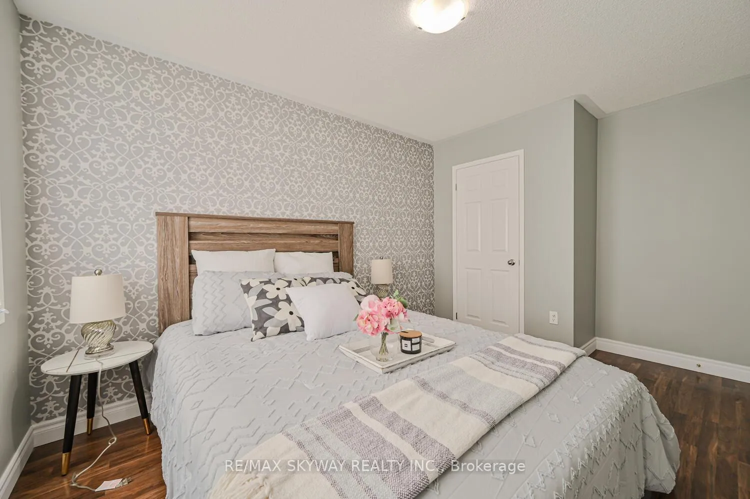 Photo 9 of 166 Sussexvale Drive, Brampton, Sandringham-Wellington — HOMEH