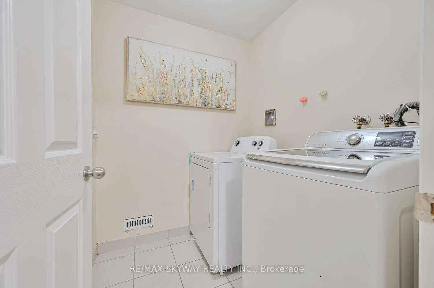 Photo 10 of 166 Sussexvale Drive, Brampton, Sandringham-Wellington — HOMEH