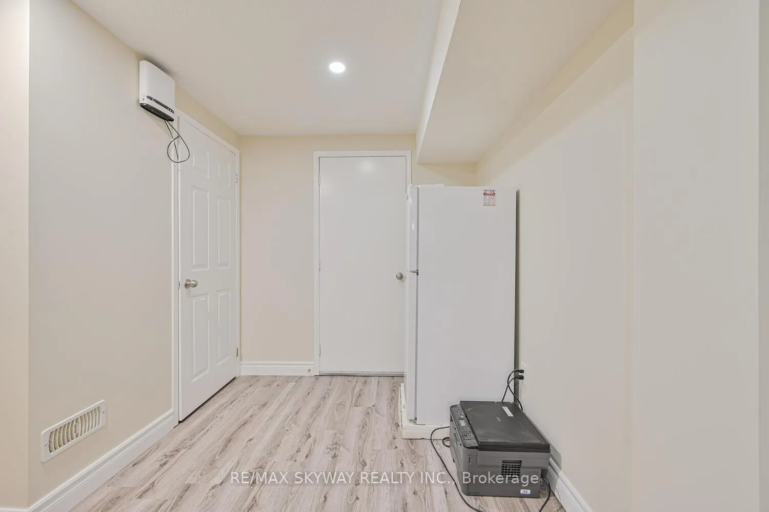 Photo 12 of 166 Sussexvale Drive, Brampton, Sandringham-Wellington — HOMEH