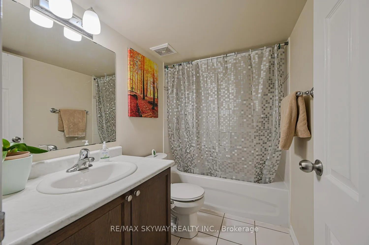 Photo 17 of 166 Sussexvale Drive, Brampton, Sandringham-Wellington — HOMEH