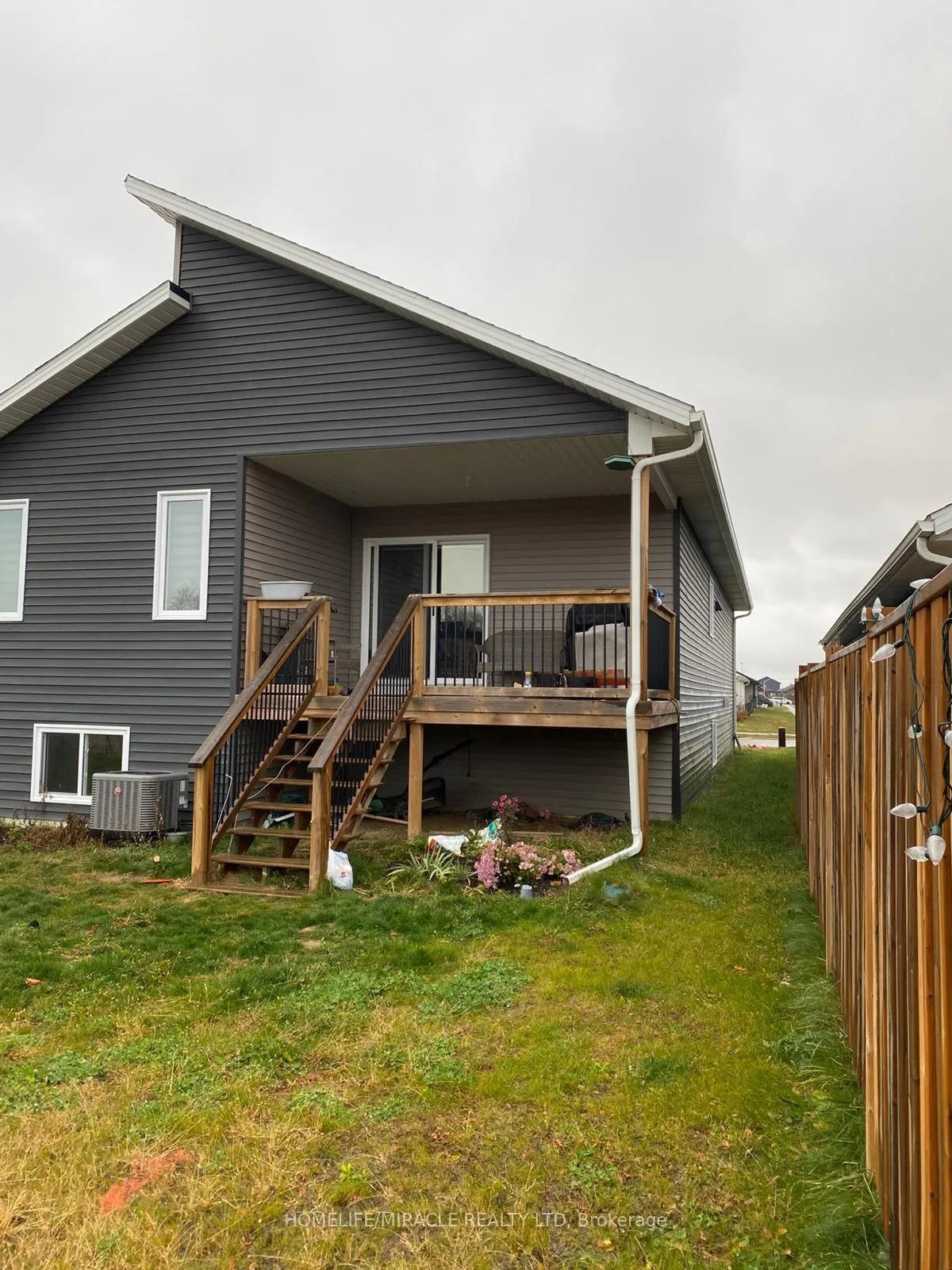 Photo 2 of 223 Manning Drive, Chatham-Kent, Chatham — HOMEH