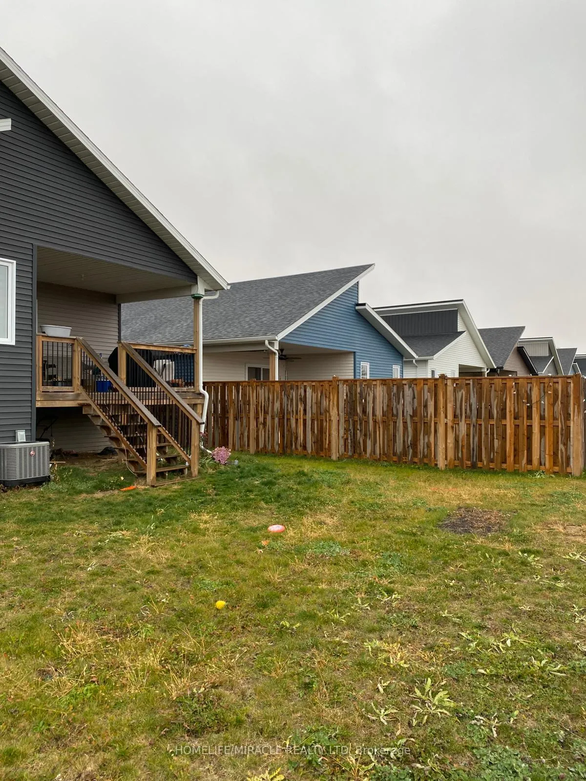Photo 3 of 223 Manning Drive, Chatham-Kent, Chatham — HOMEH