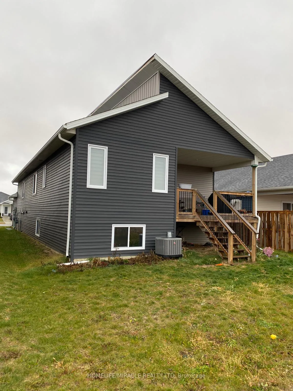 Photo 4 of 223 Manning Drive, Chatham-Kent, Chatham — HOMEH