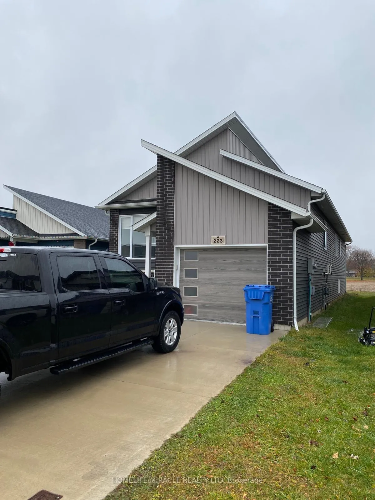 Photo 5 of 223 Manning Drive, Chatham-Kent, Chatham — HOMEH