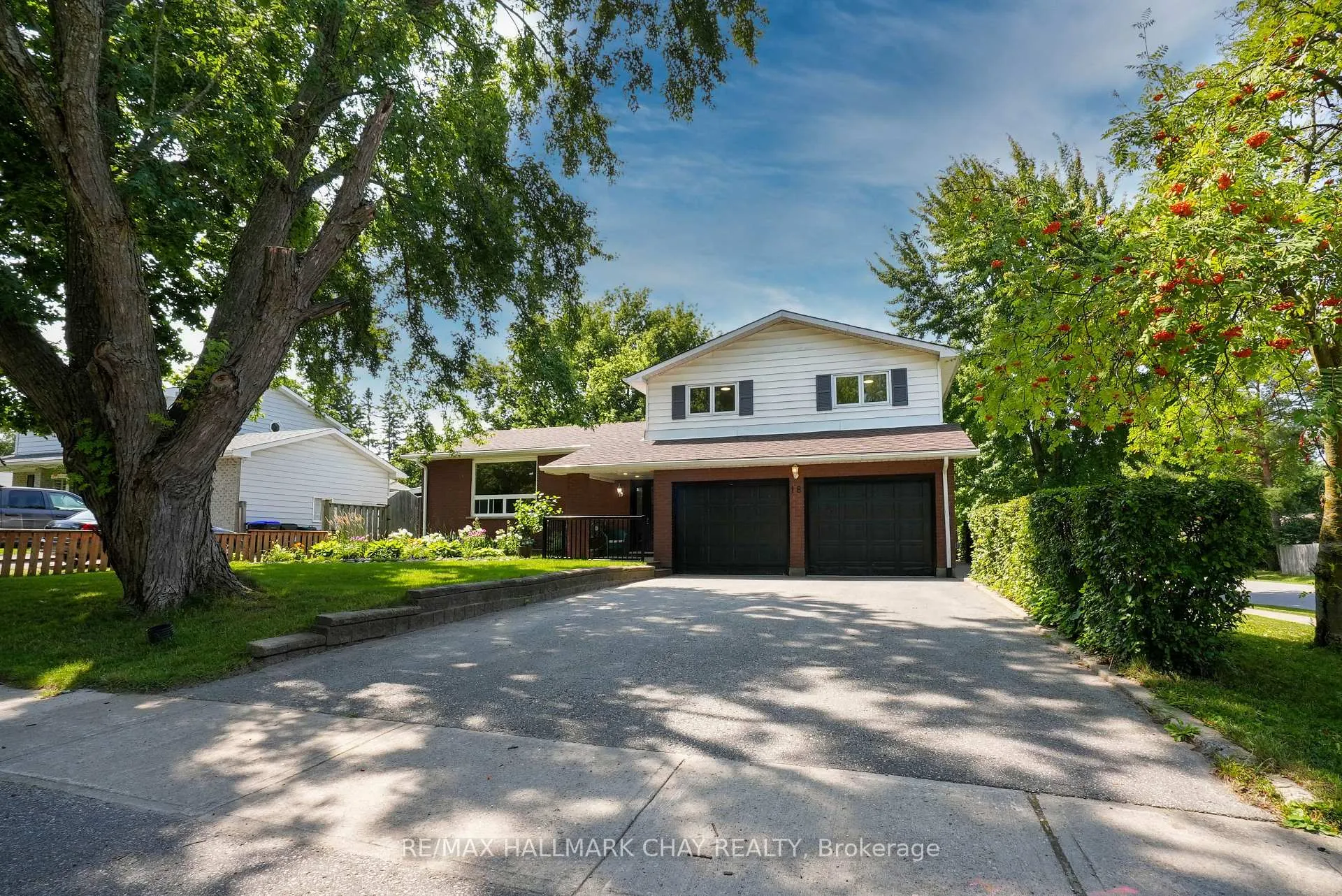 Photo 1 of 18 Centennial Avenue, Springwater, Elmvale — HOMEH