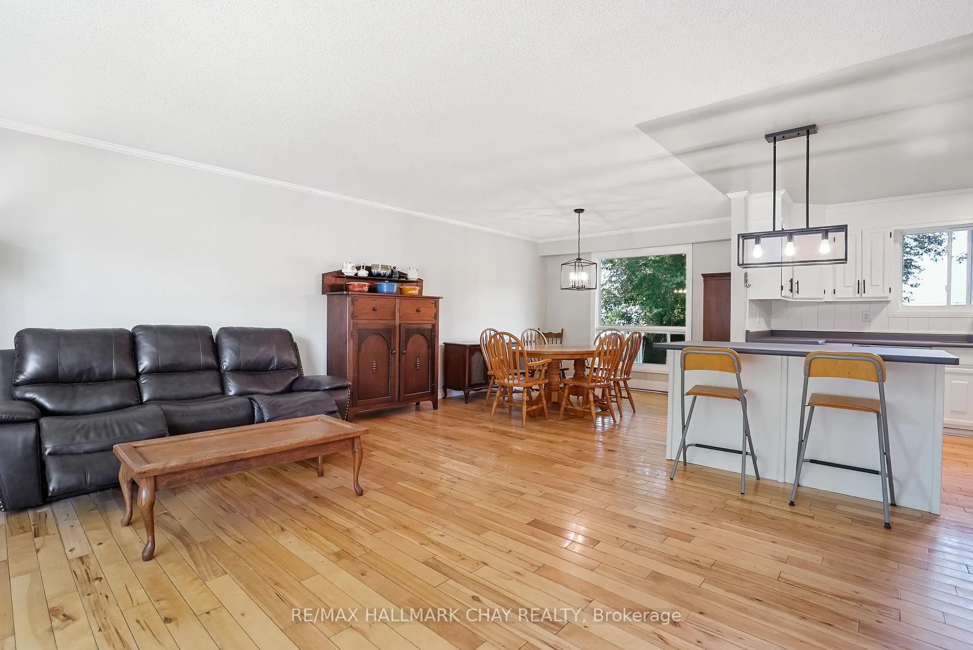 Photo 6 of 18 Centennial Avenue, Springwater, Elmvale — HOMEH