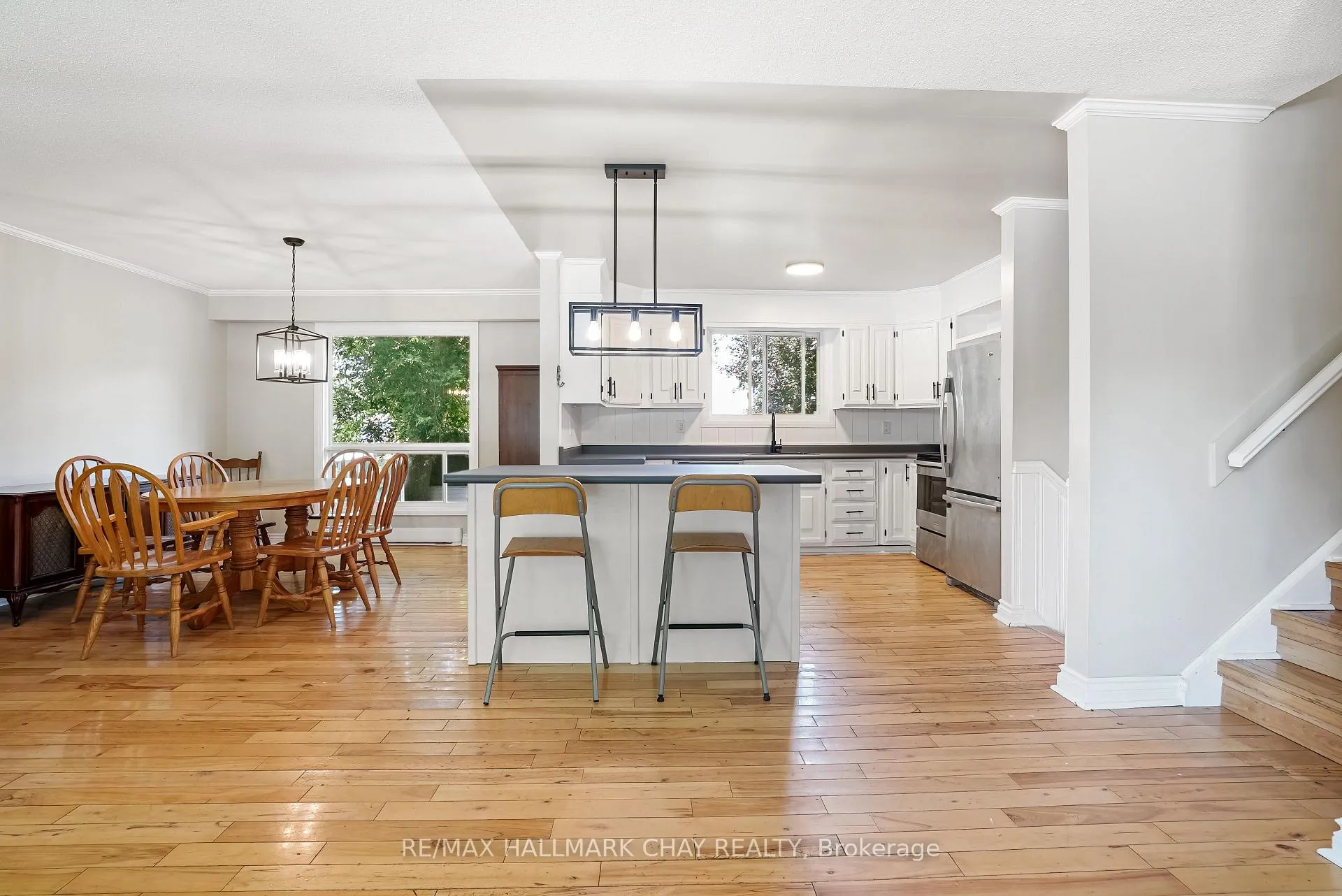Photo 8 of 18 Centennial Avenue, Springwater, Elmvale — HOMEH