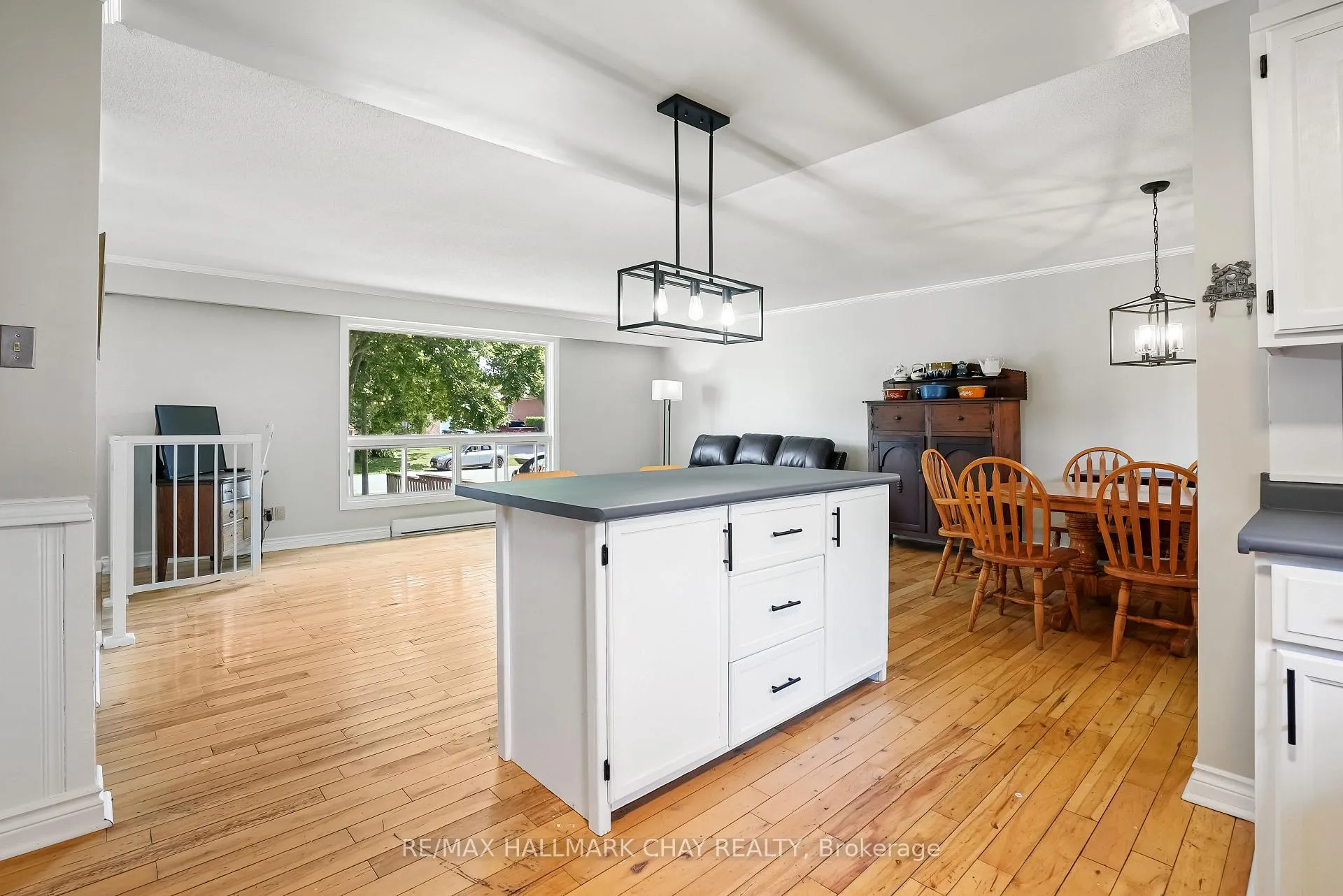 Photo 11 of 18 Centennial Avenue, Springwater, Elmvale — HOMEH