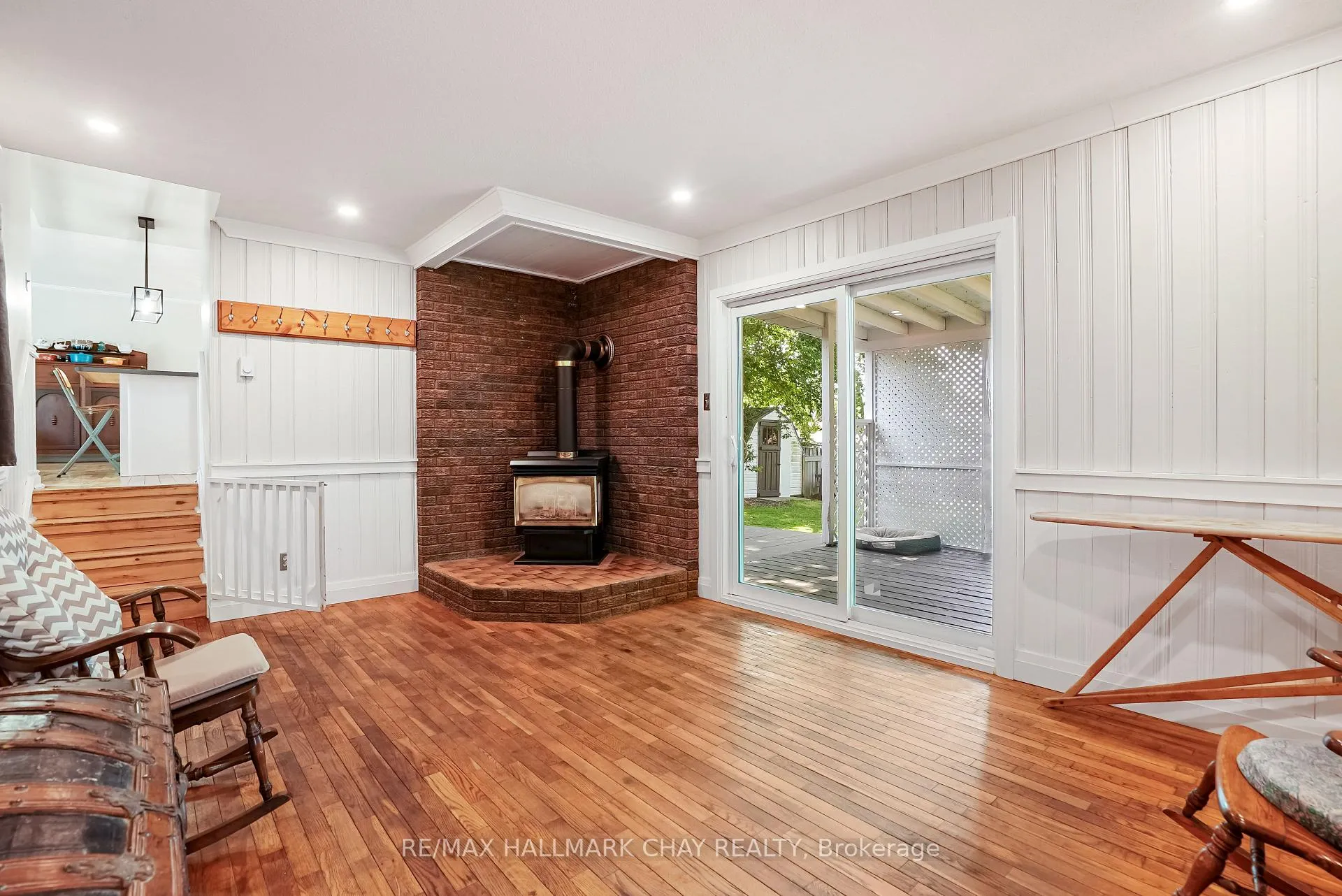 Photo 12 of 18 Centennial Avenue, Springwater, Elmvale — HOMEH