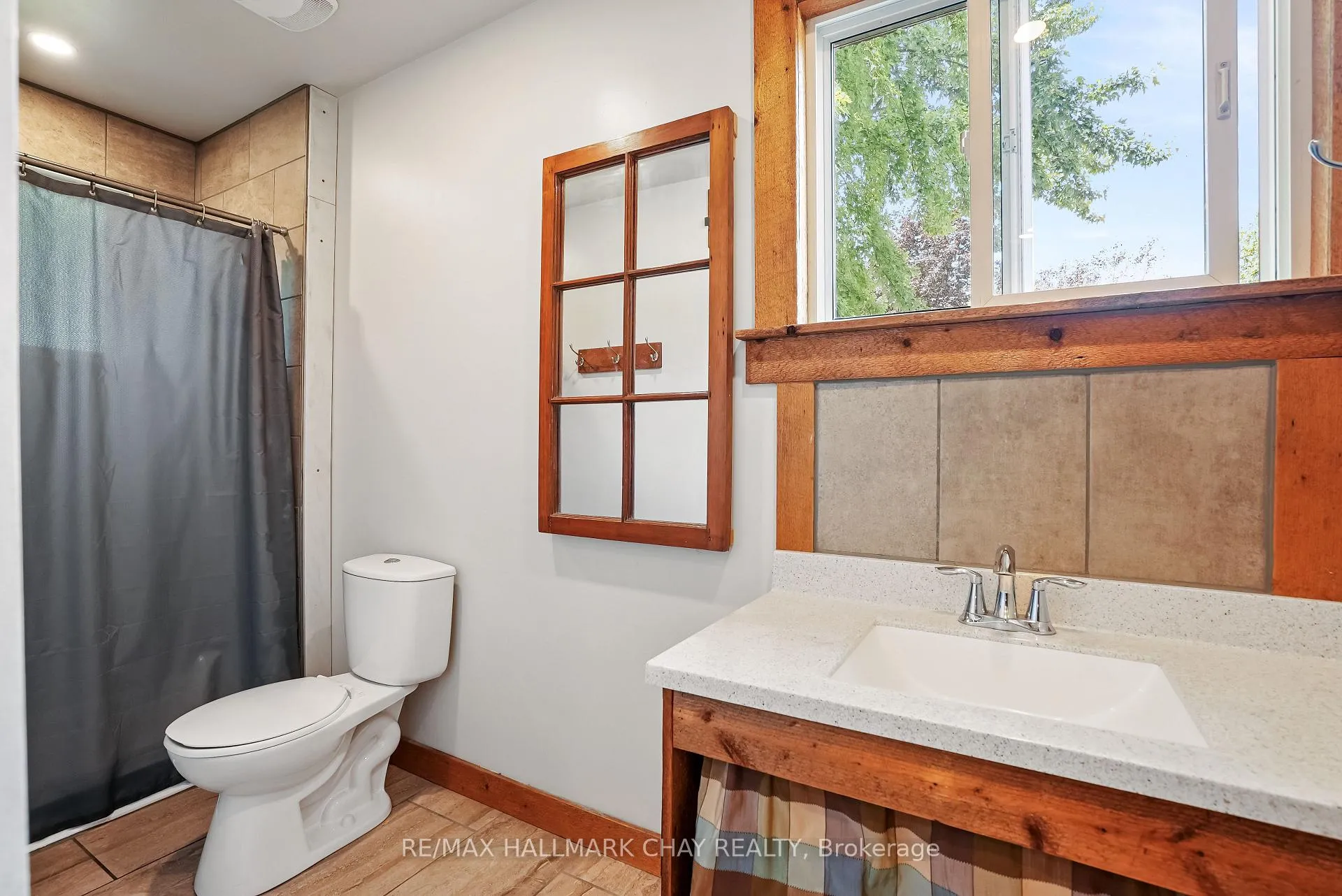 Photo 14 of 18 Centennial Avenue, Springwater, Elmvale — HOMEH