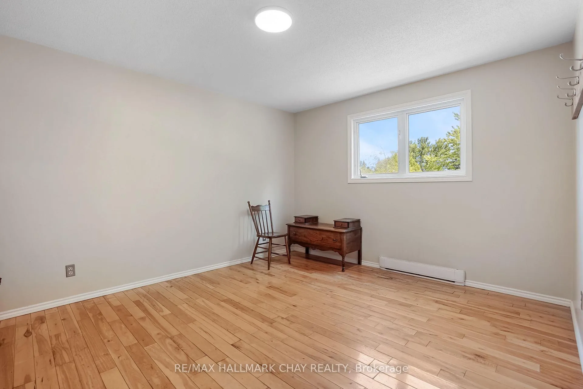Photo 17 of 18 Centennial Avenue, Springwater, Elmvale — HOMEH