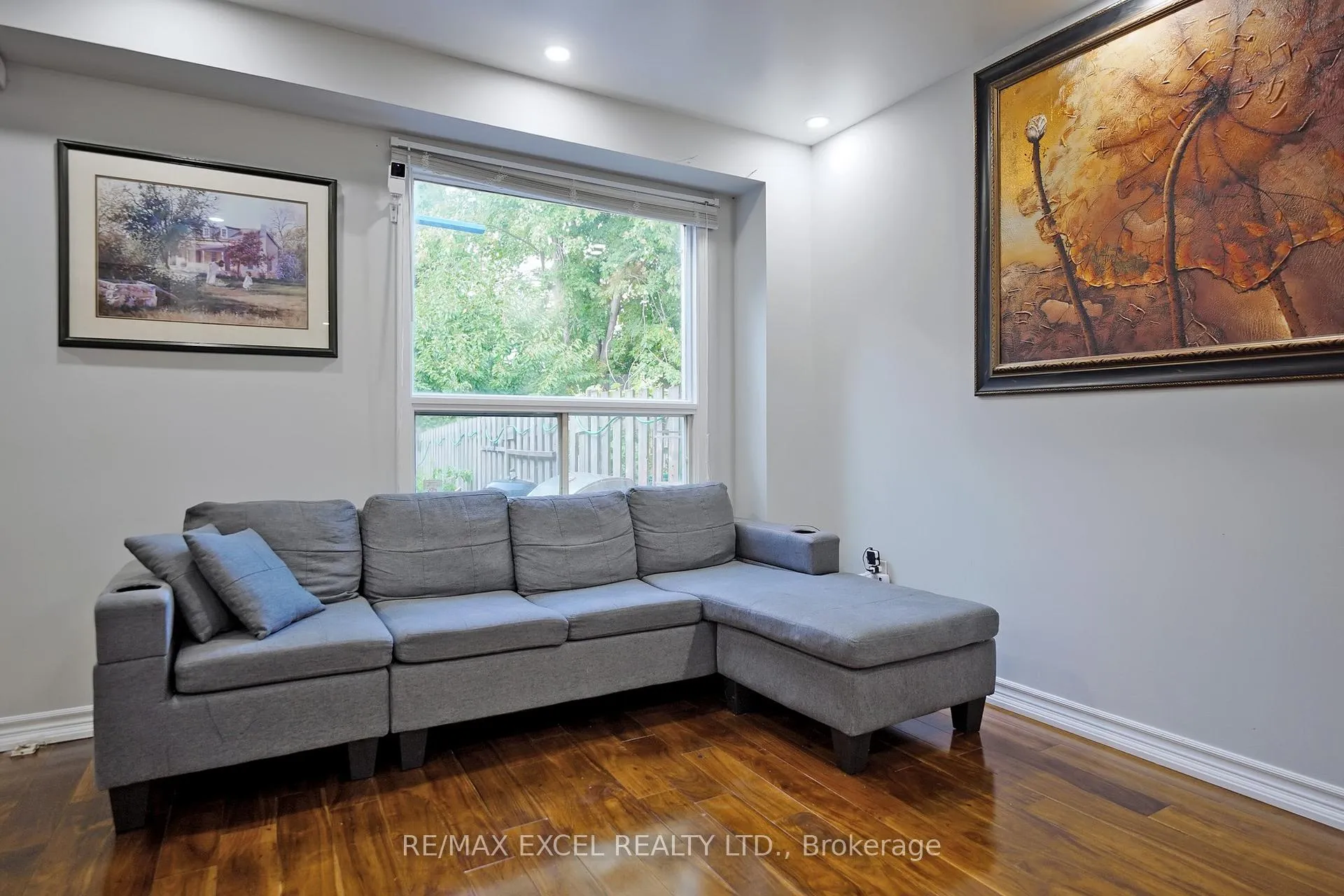 Photo 4 of 398 Bristol Crescent, Oshawa, Vanier — HOMEH