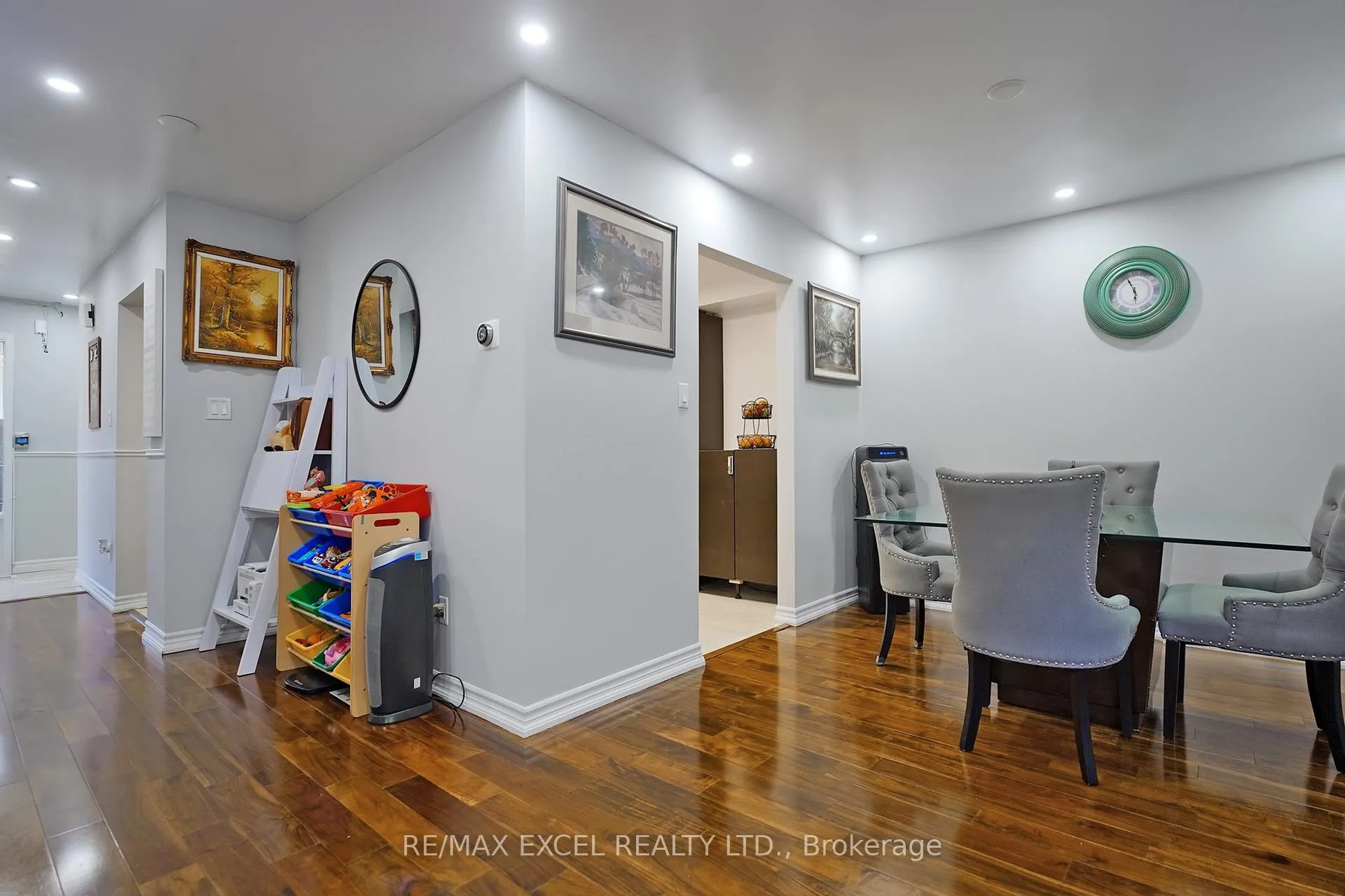 Photo 5 of 398 Bristol Crescent, Oshawa, Vanier — HOMEH