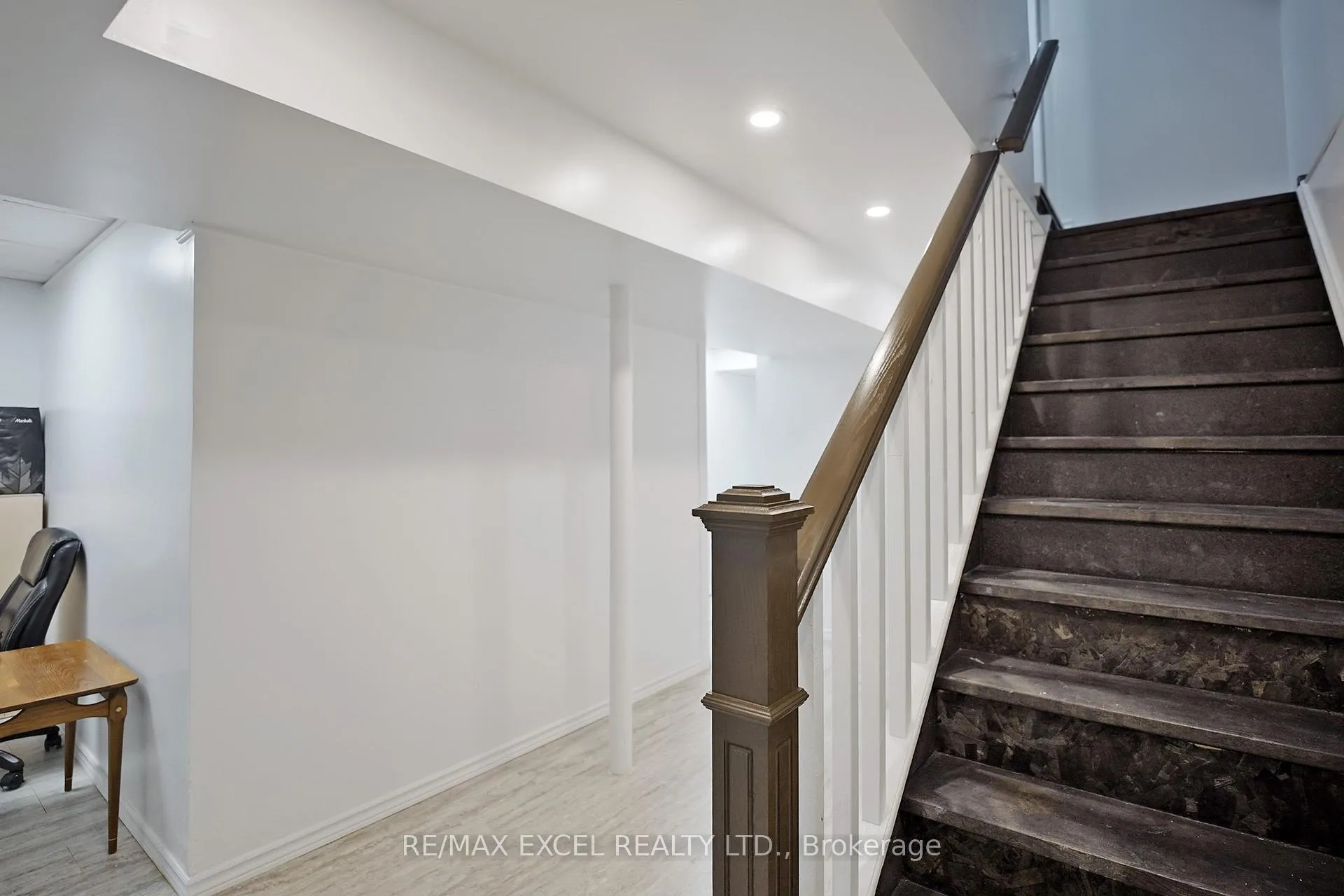 Photo 25 of 398 Bristol Crescent, Oshawa, Vanier — HOMEH