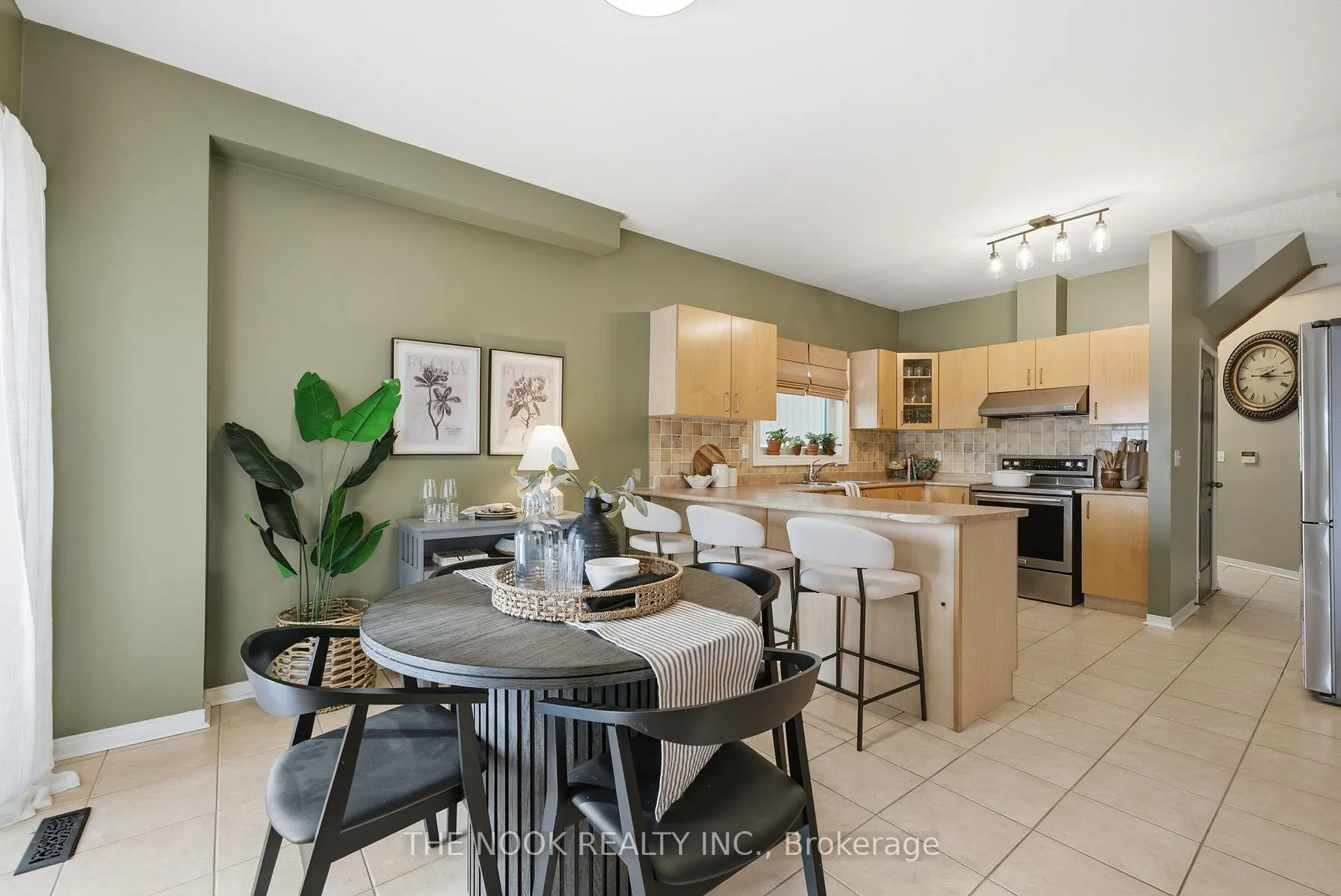 Photo 12 of 53 Kinross Avenue, Whitby, Brooklin — HOMEH