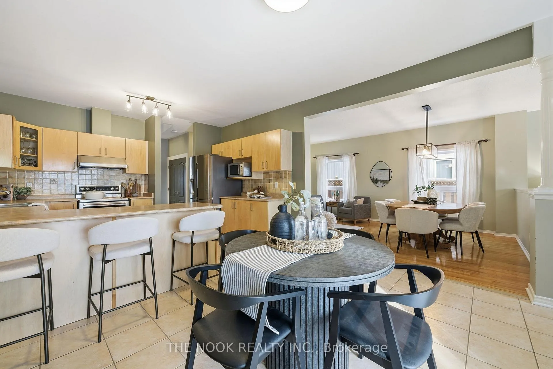 Photo 14 of 53 Kinross Avenue, Whitby, Brooklin — HOMEH