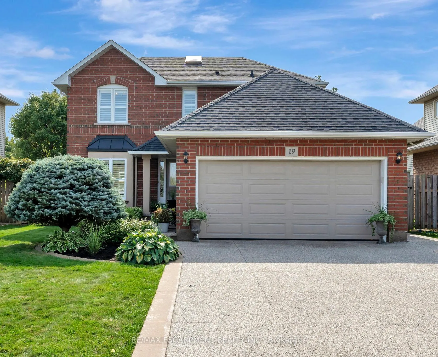 Photo 1 of 19 Falconridge Drive, Hamilton, Carpenter — HOMEH