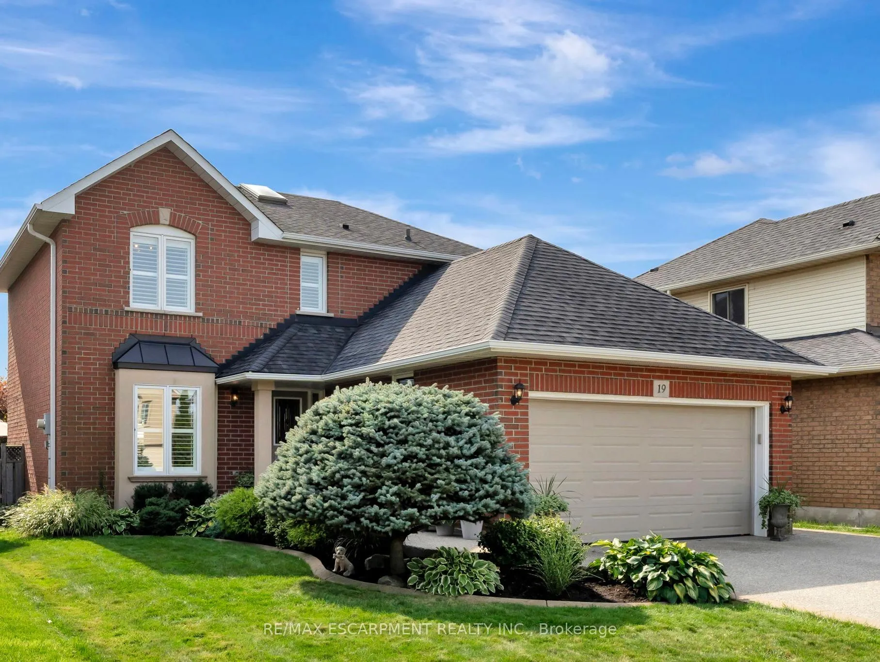 Photo 2 of 19 Falconridge Drive, Hamilton, Carpenter — HOMEH