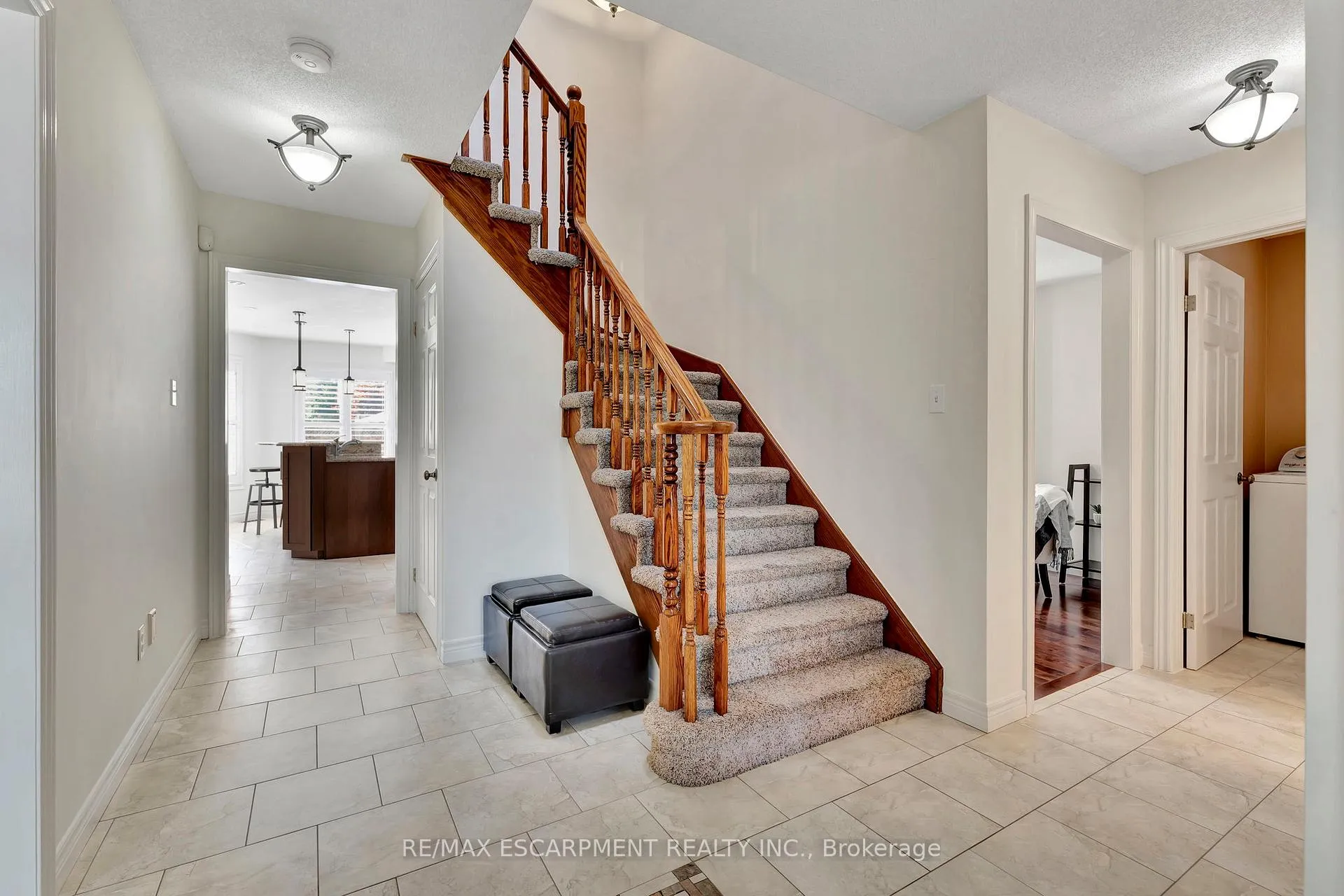Photo 4 of 19 Falconridge Drive, Hamilton, Carpenter — HOMEH