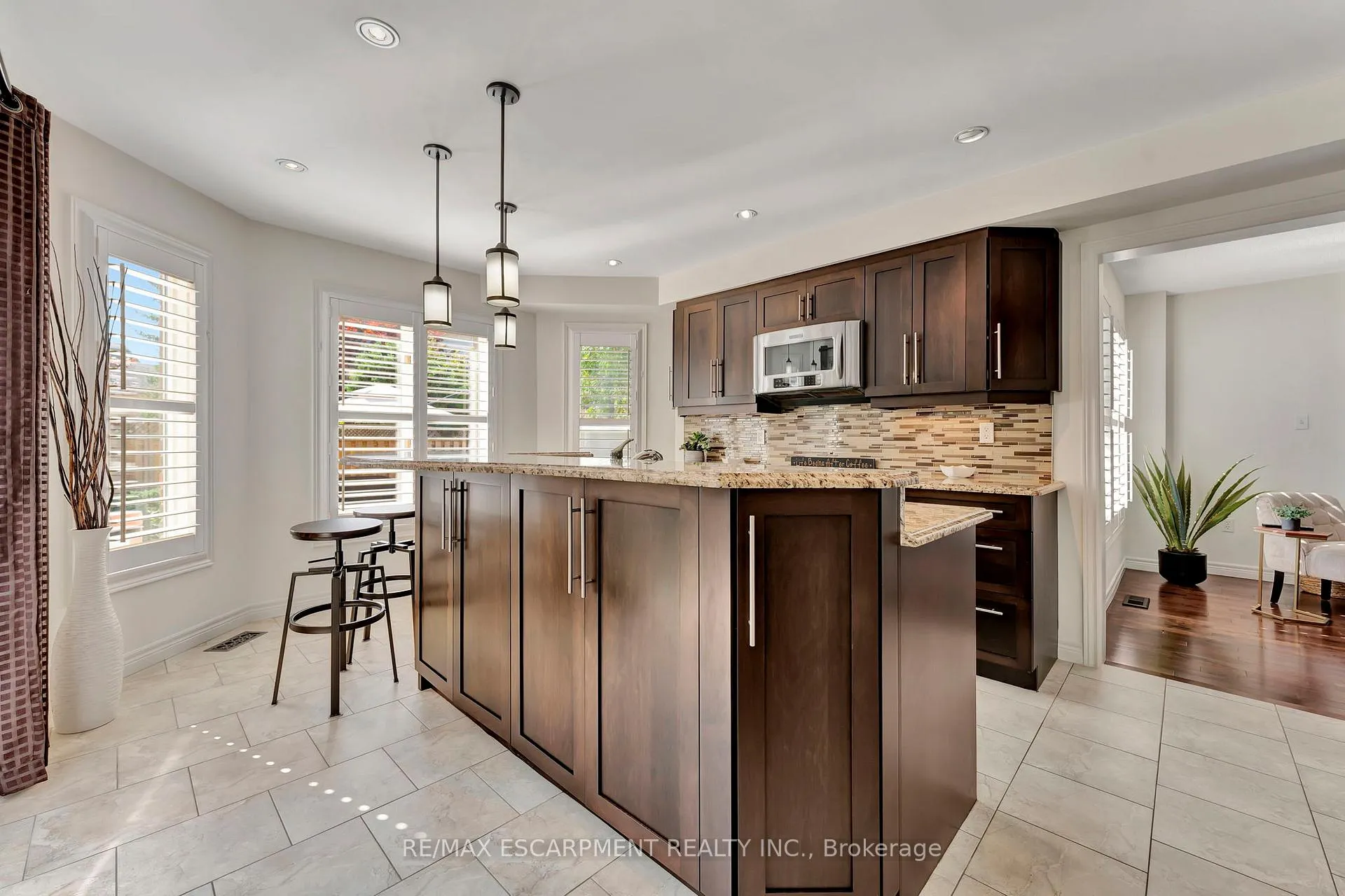 Photo 11 of 19 Falconridge Drive, Hamilton, Carpenter — HOMEH