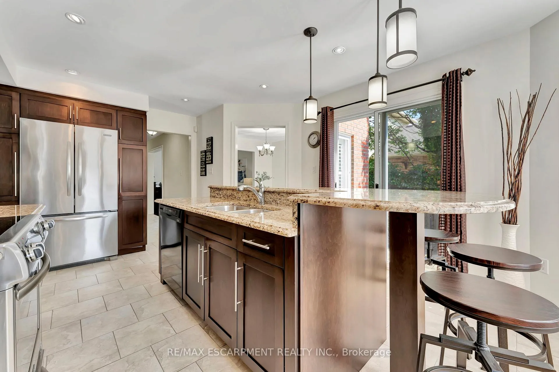 Photo 12 of 19 Falconridge Drive, Hamilton, Carpenter — HOMEH
