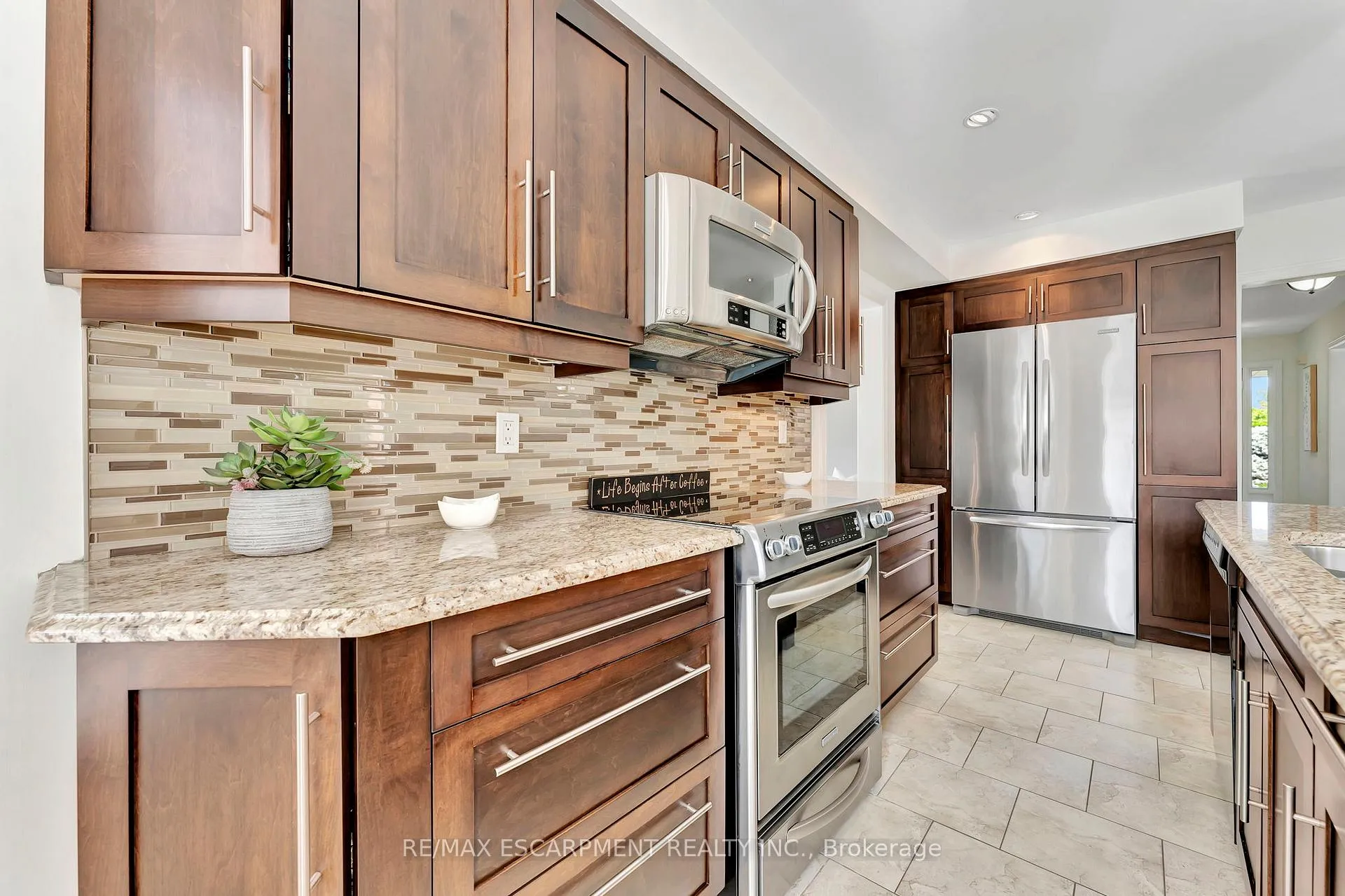 Photo 13 of 19 Falconridge Drive, Hamilton, Carpenter — HOMEH