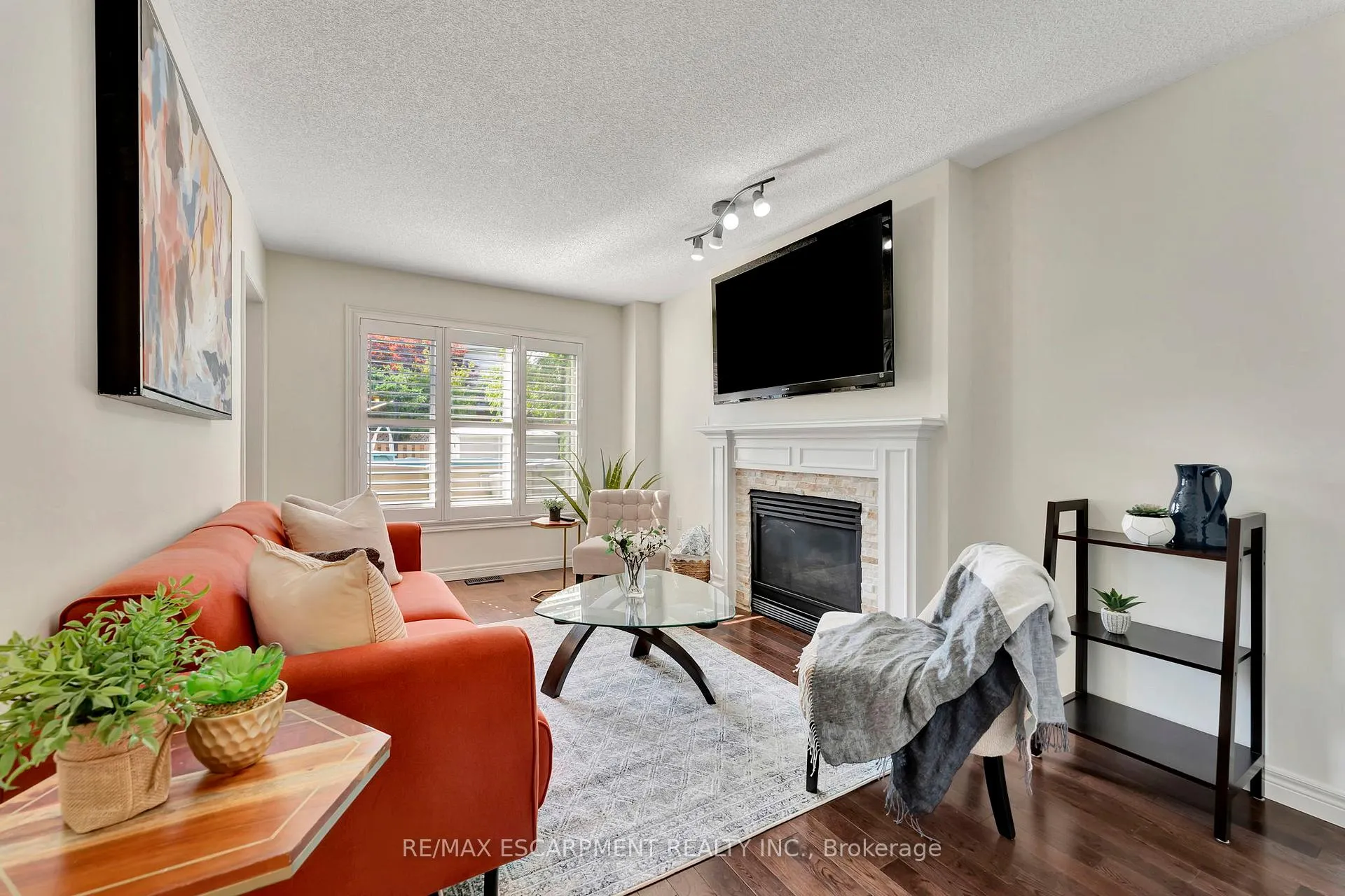 Photo 14 of 19 Falconridge Drive, Hamilton, Carpenter — HOMEH