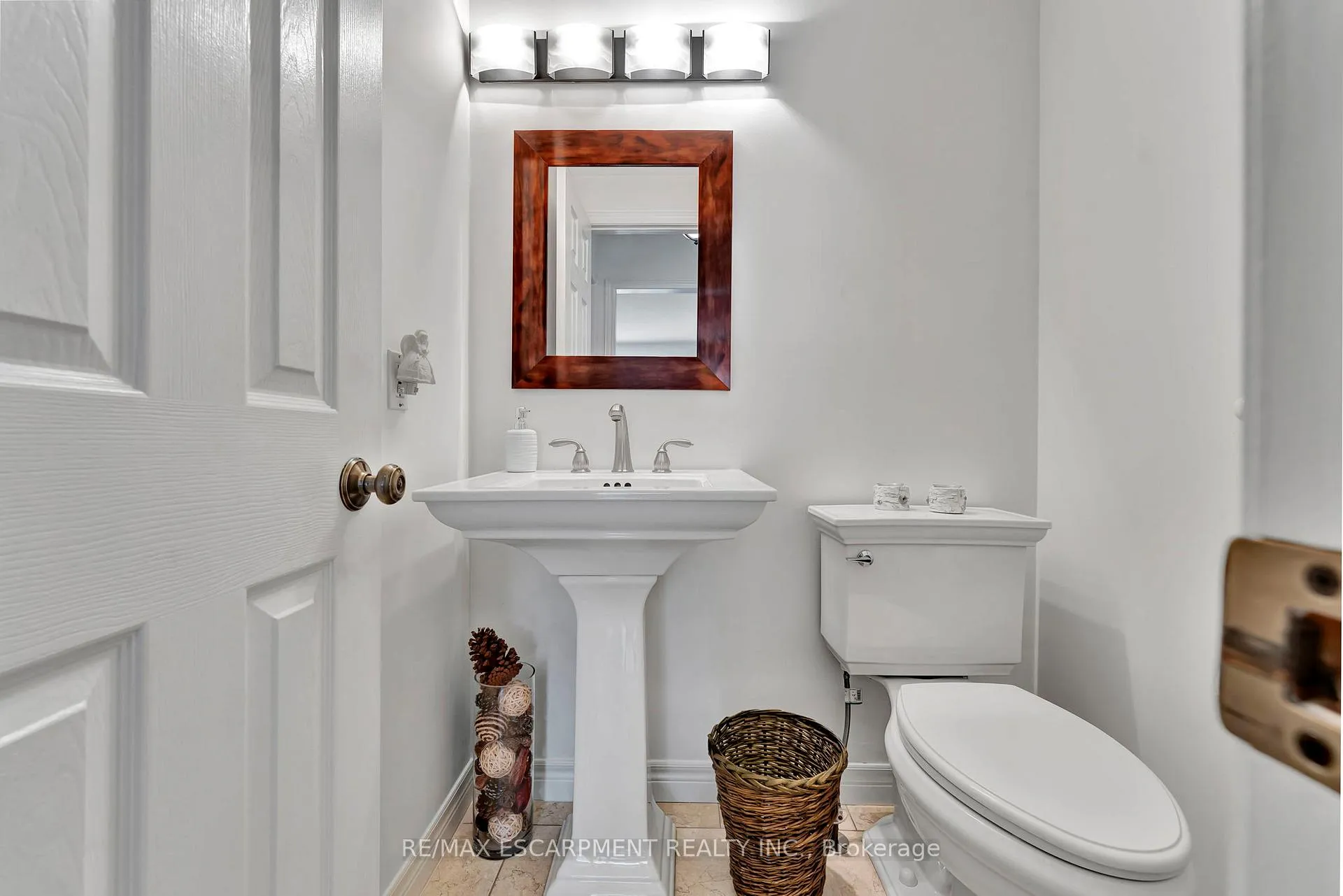 Photo 17 of 19 Falconridge Drive, Hamilton, Carpenter — HOMEH
