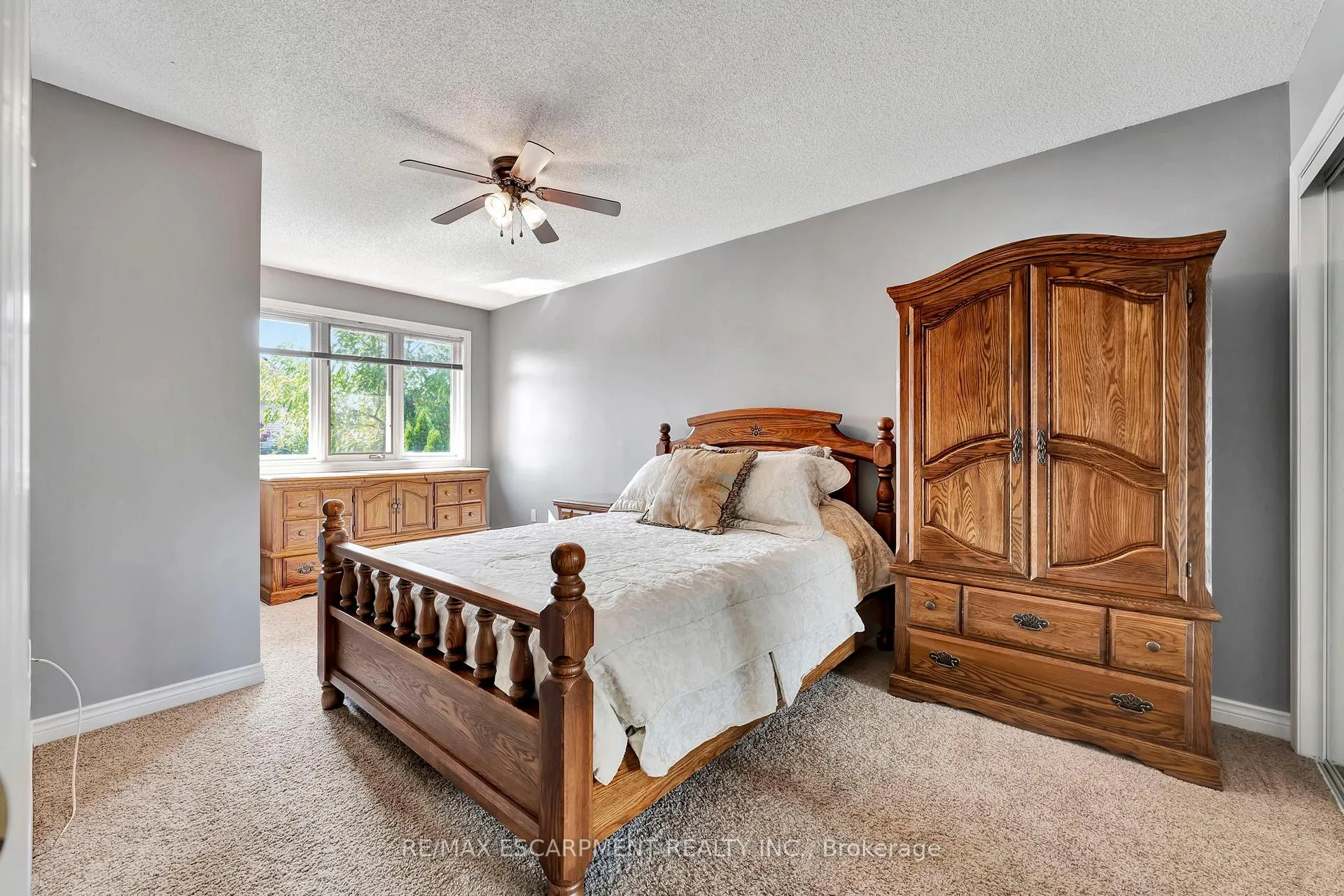 Photo 18 of 19 Falconridge Drive, Hamilton, Carpenter — HOMEH