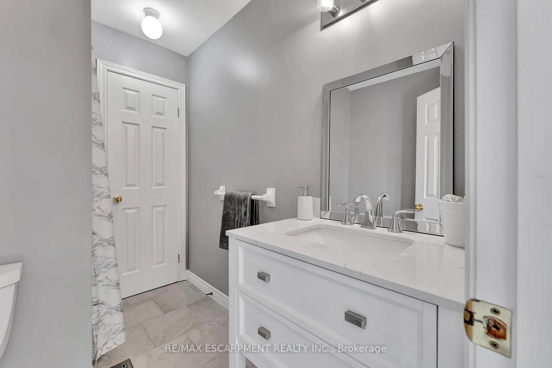 Photo 19 of 19 Falconridge Drive, Hamilton, Carpenter — HOMEH