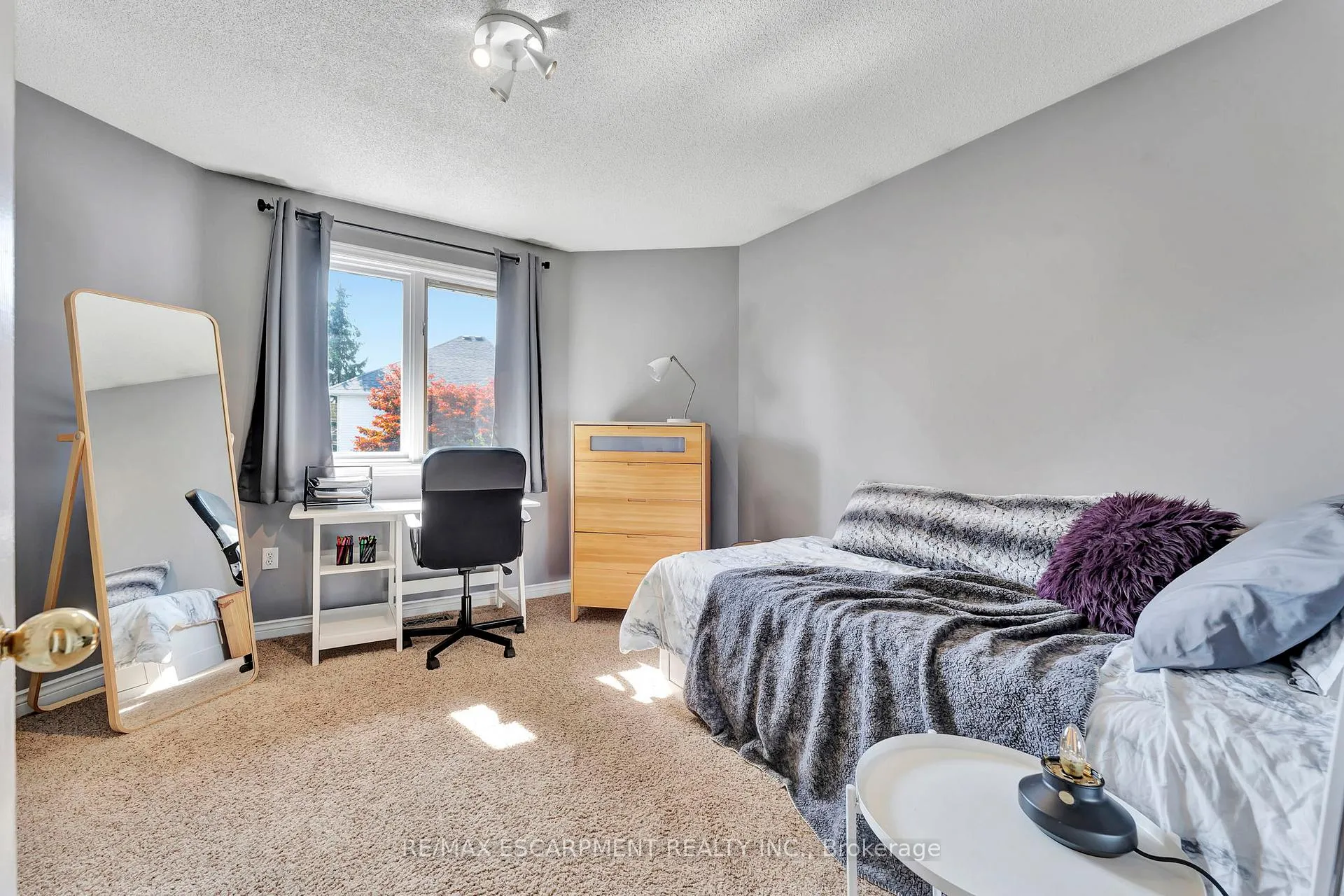Photo 20 of 19 Falconridge Drive, Hamilton, Carpenter — HOMEH