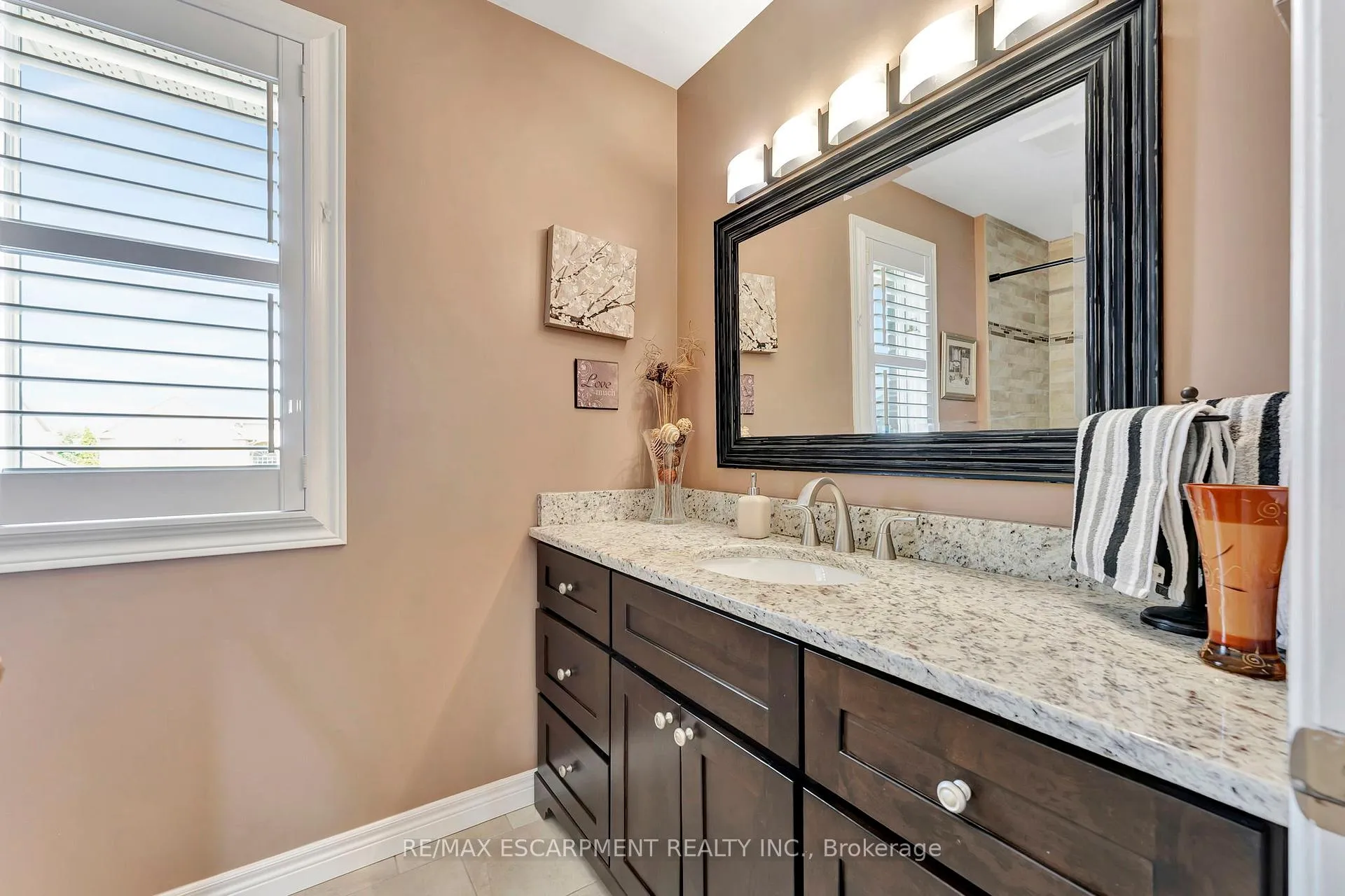 Photo 23 of 19 Falconridge Drive, Hamilton, Carpenter — HOMEH