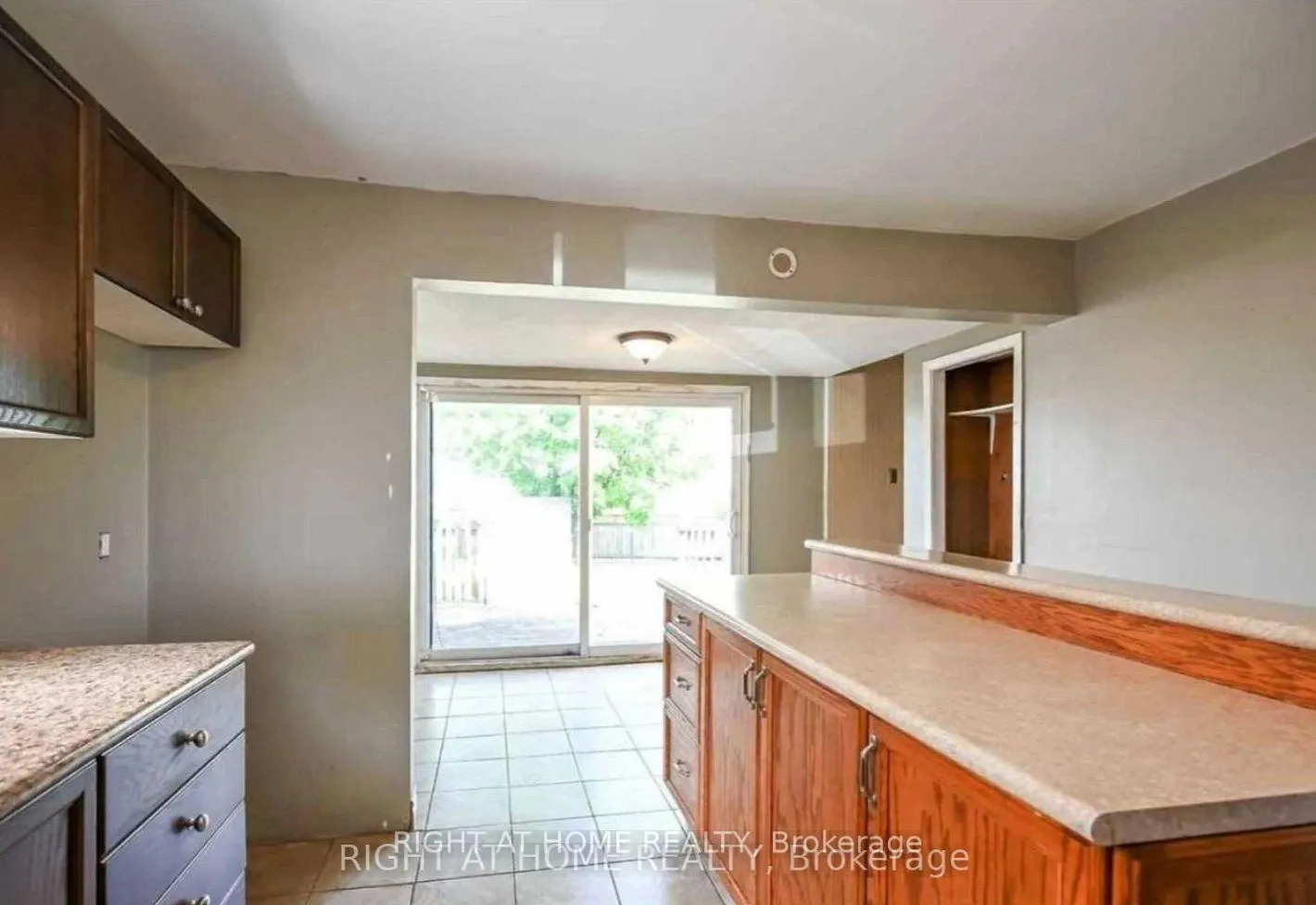 Photo 2 of 1025 Stone Church Road E, Hamilton, Quinndale — HOMEH