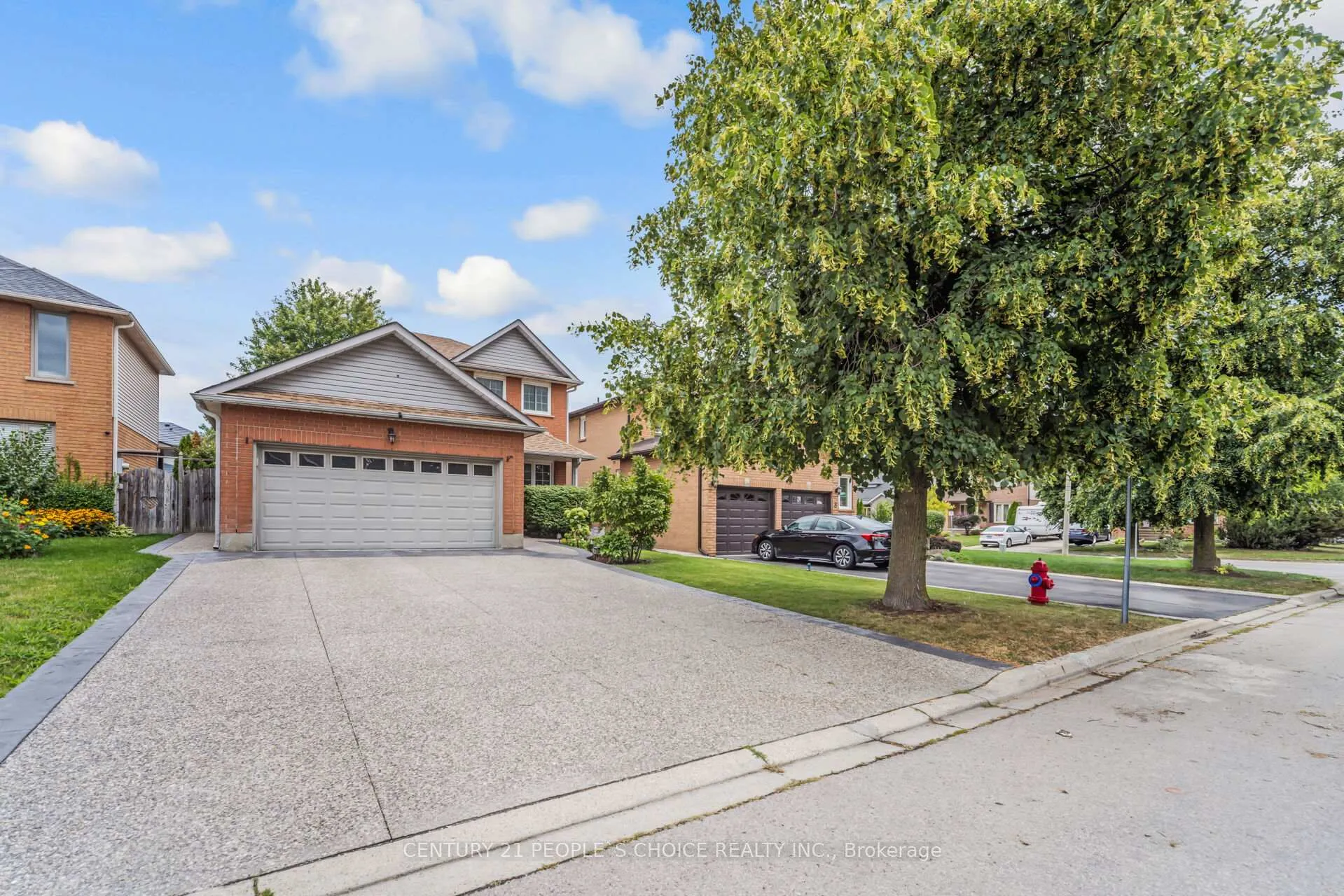 Photo 2 of 10 Hillgarden Drive, Hamilton, Stoney Creek — HOMEH