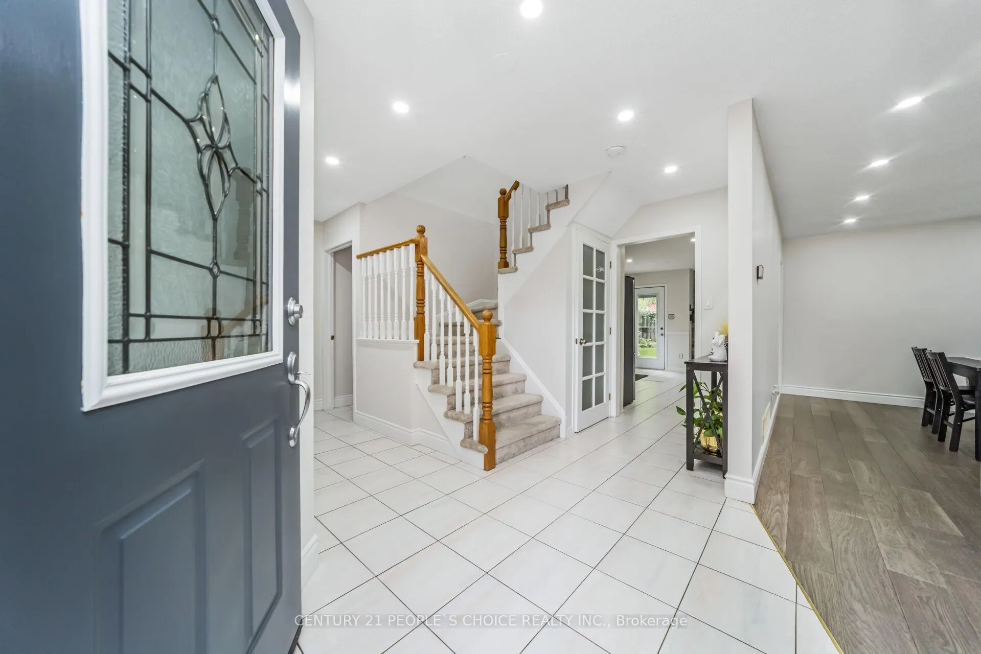 Photo 5 of 10 Hillgarden Drive, Hamilton, Stoney Creek — HOMEH