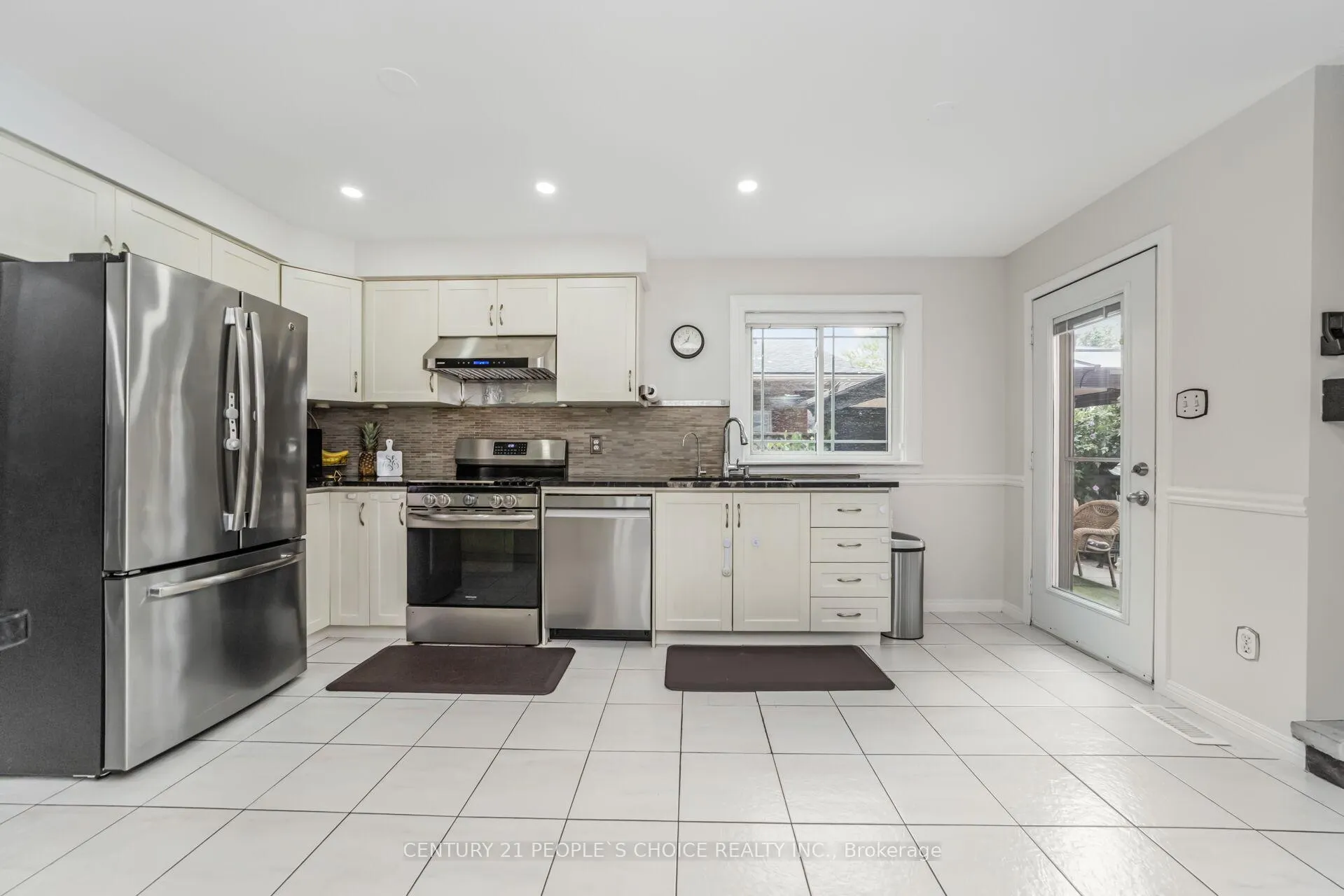 Photo 7 of 10 Hillgarden Drive, Hamilton, Stoney Creek — HOMEH