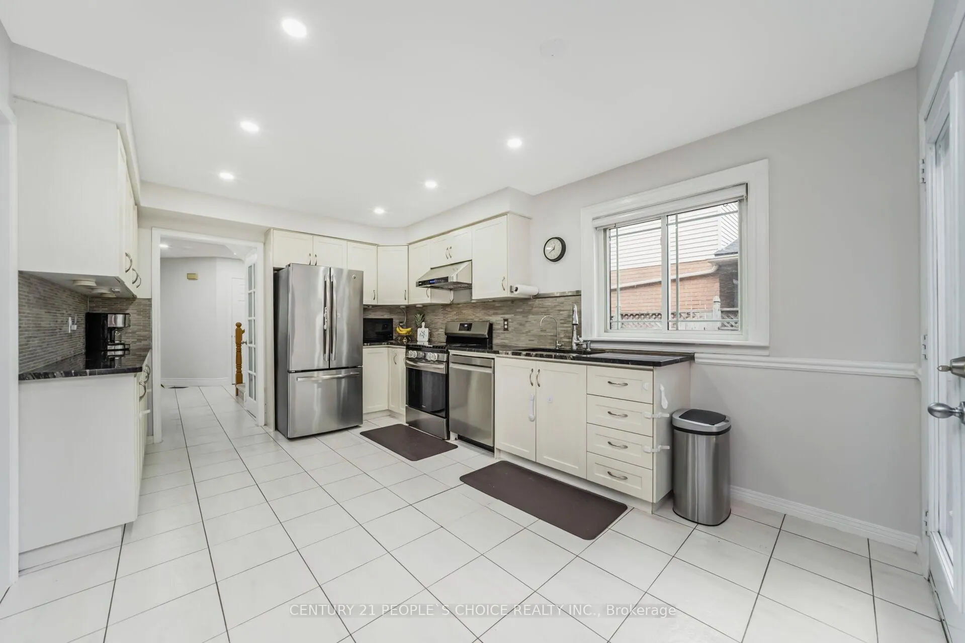 Photo 8 of 10 Hillgarden Drive, Hamilton, Stoney Creek — HOMEH