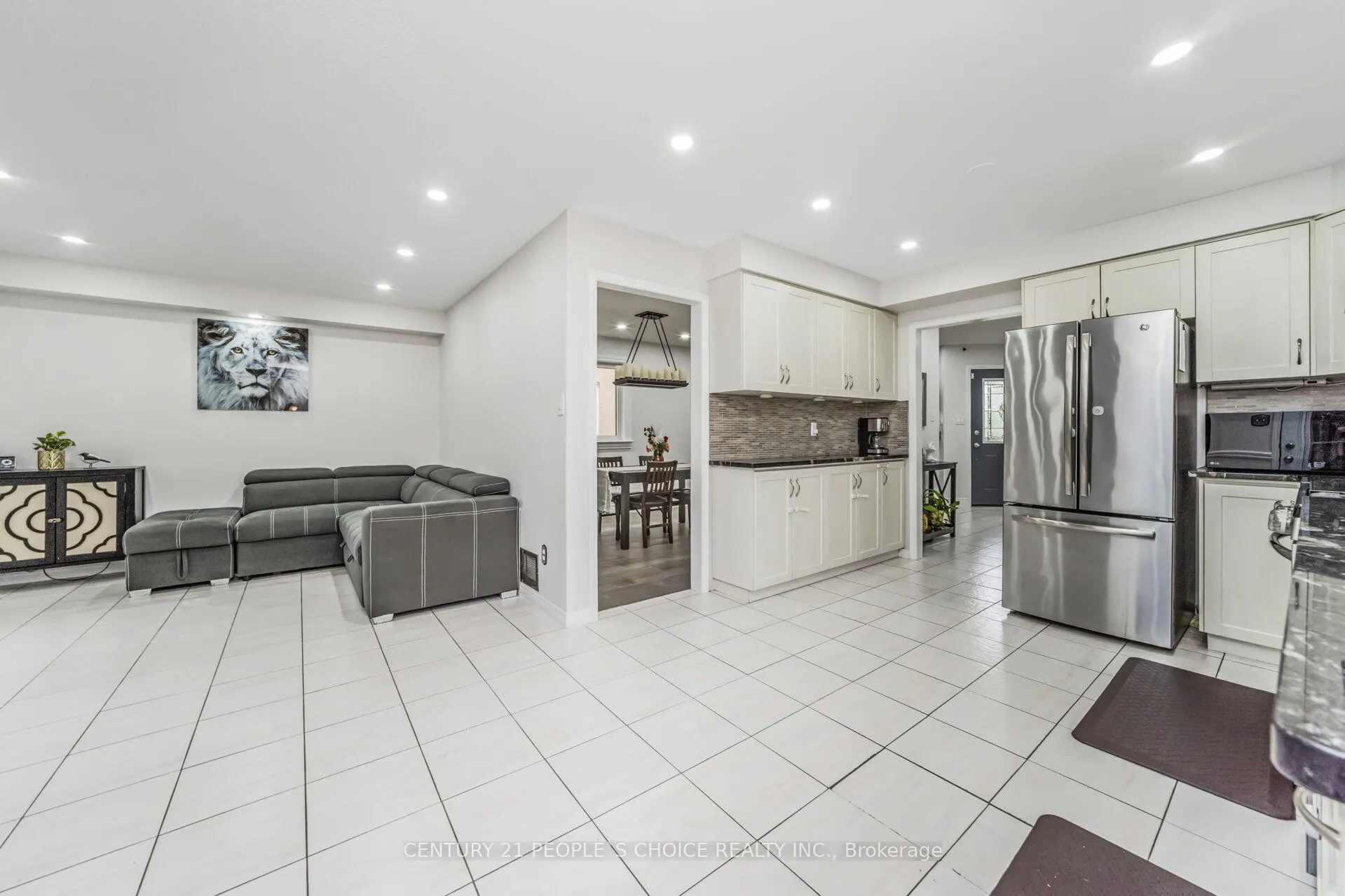 Photo 9 of 10 Hillgarden Drive, Hamilton, Stoney Creek — HOMEH