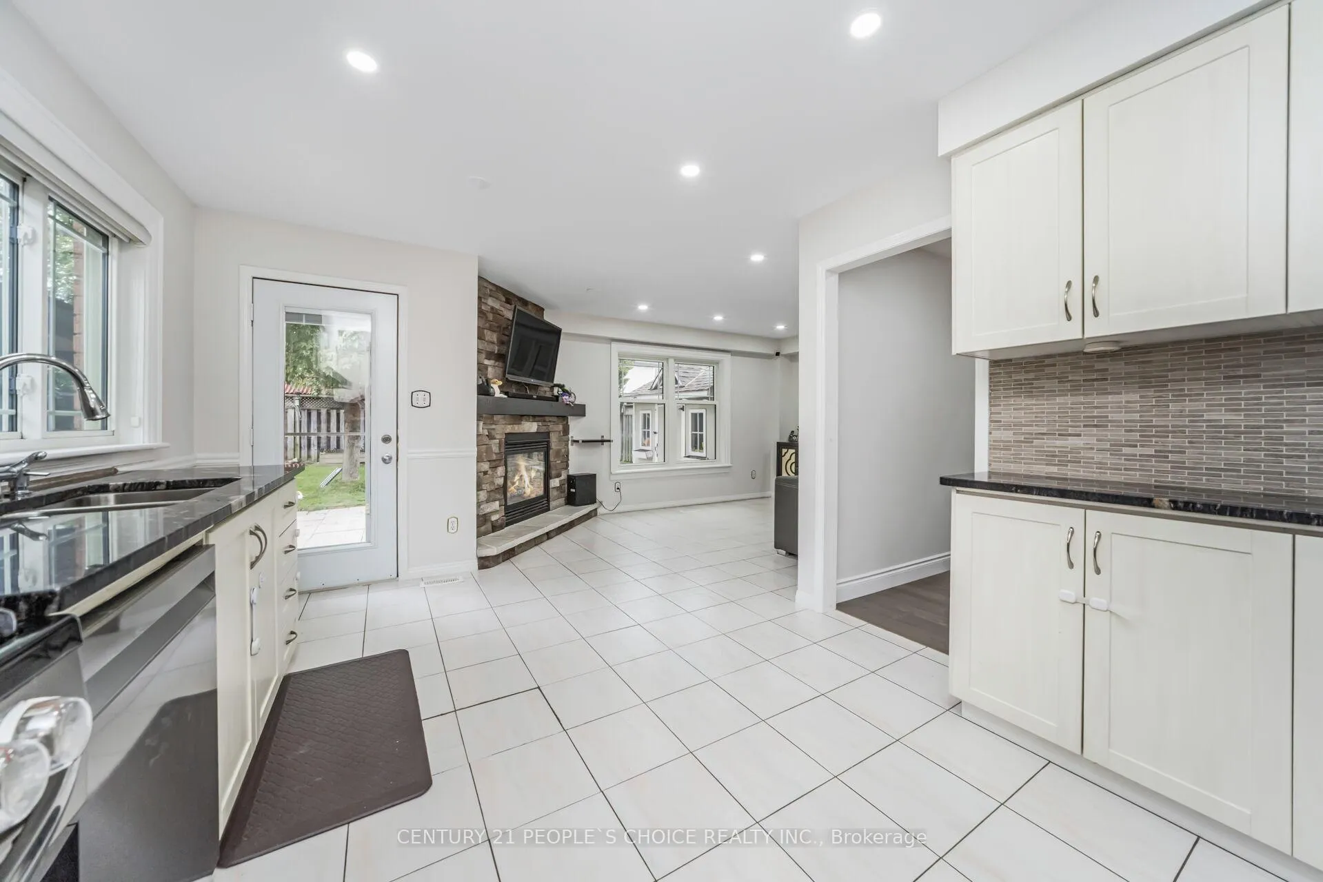 Photo 11 of 10 Hillgarden Drive, Hamilton, Stoney Creek — HOMEH
