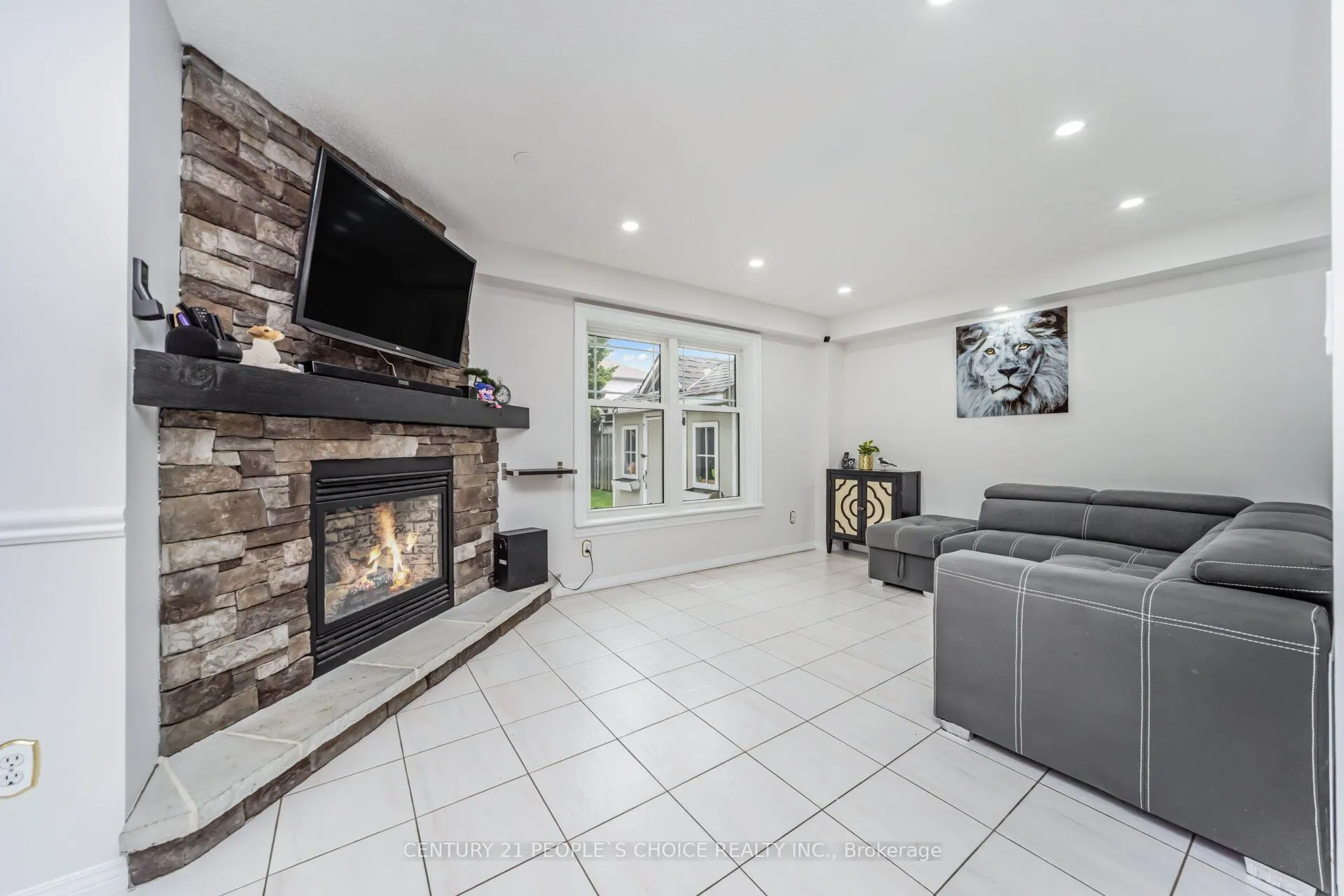 Photo 12 of 10 Hillgarden Drive, Hamilton, Stoney Creek — HOMEH