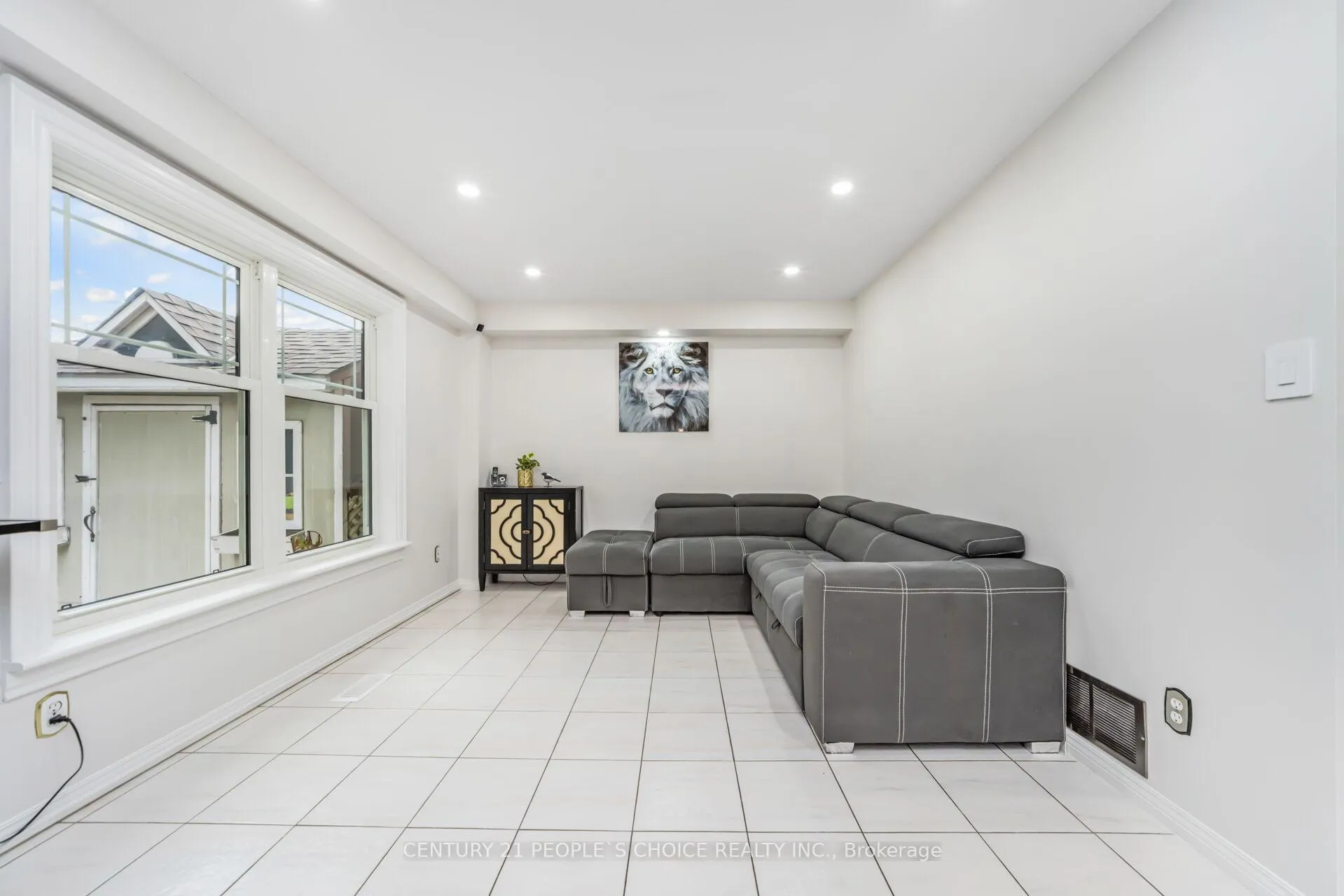 Photo 13 of 10 Hillgarden Drive, Hamilton, Stoney Creek — HOMEH