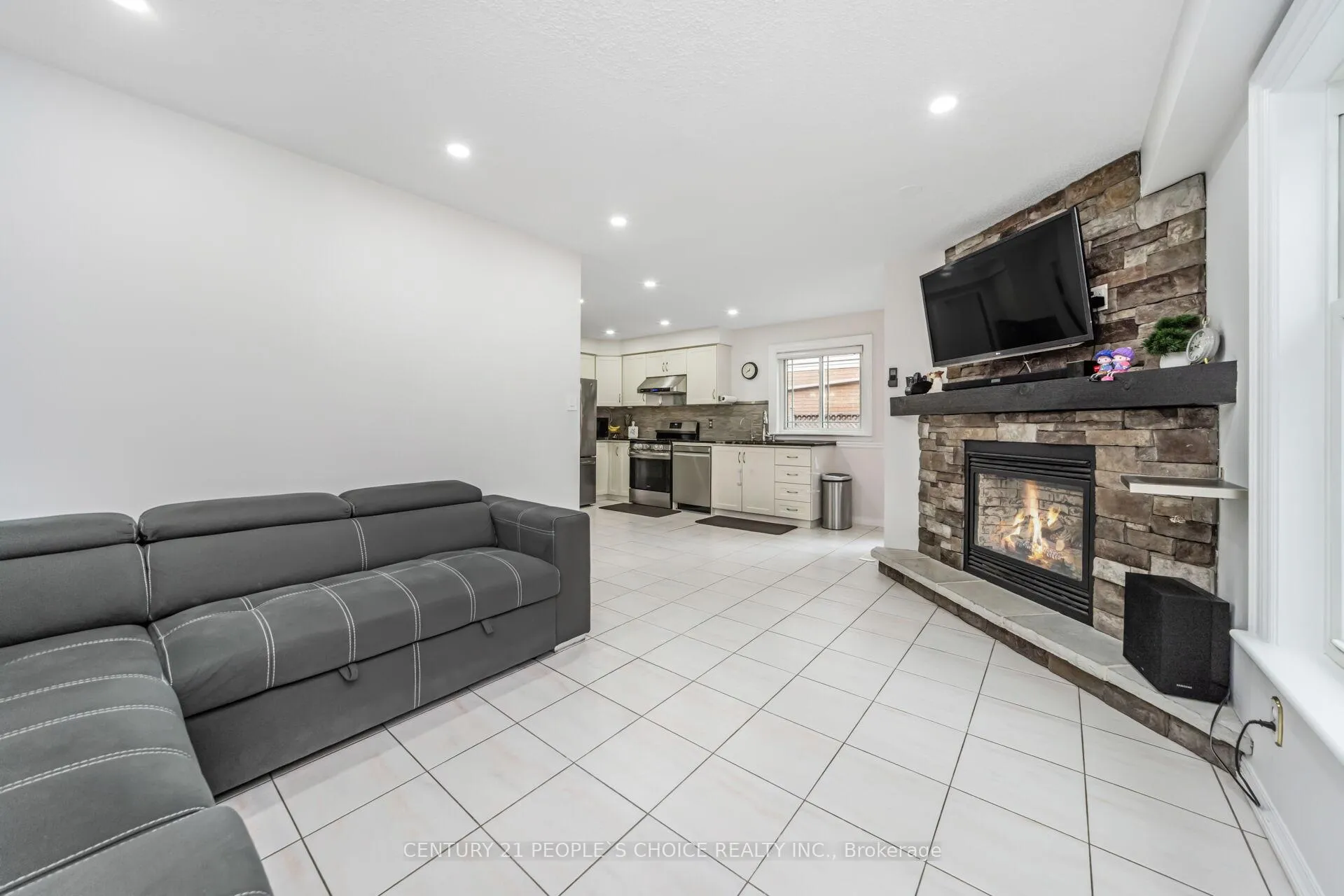Photo 14 of 10 Hillgarden Drive, Hamilton, Stoney Creek — HOMEH