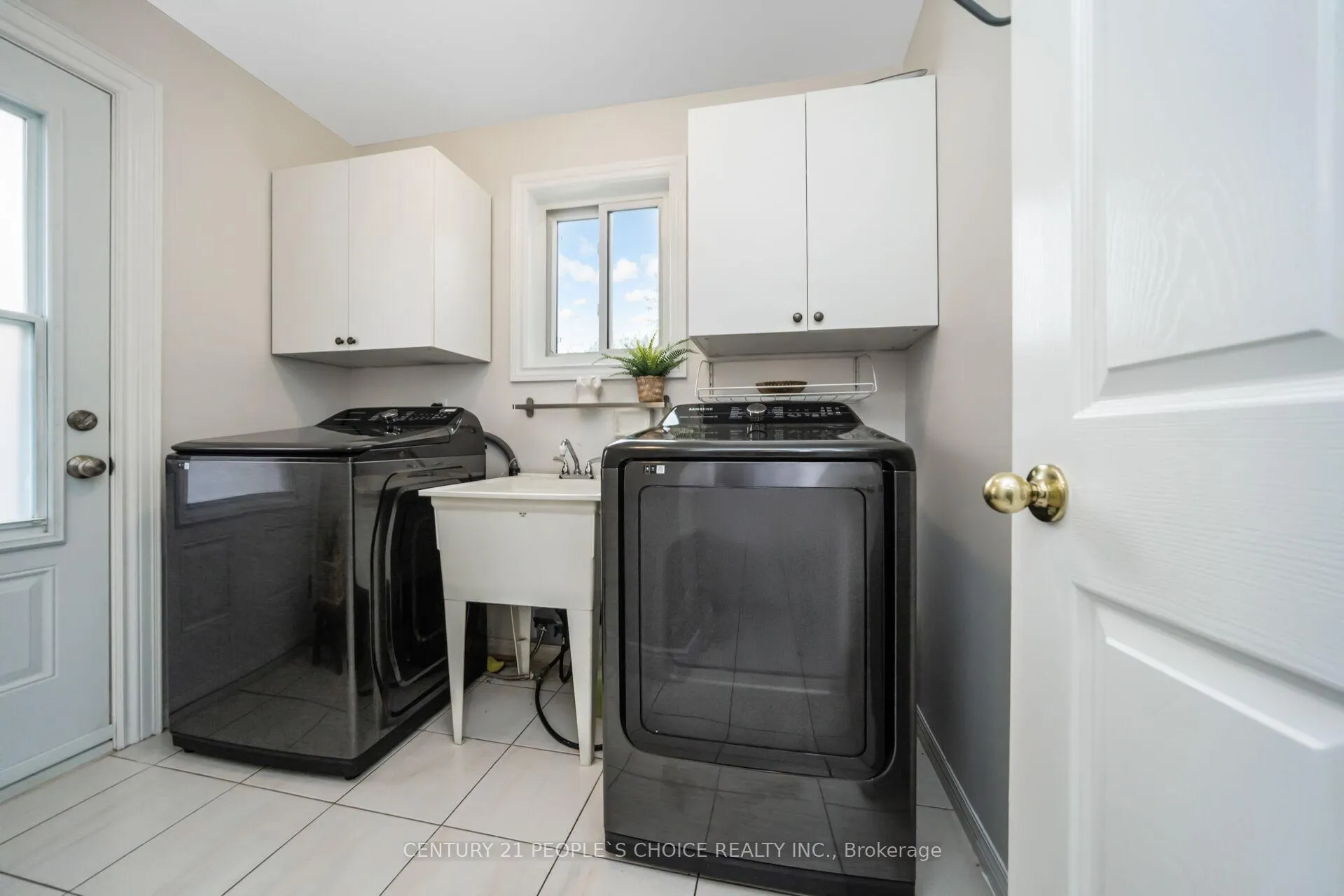 Photo 22 of 10 Hillgarden Drive, Hamilton, Stoney Creek — HOMEH