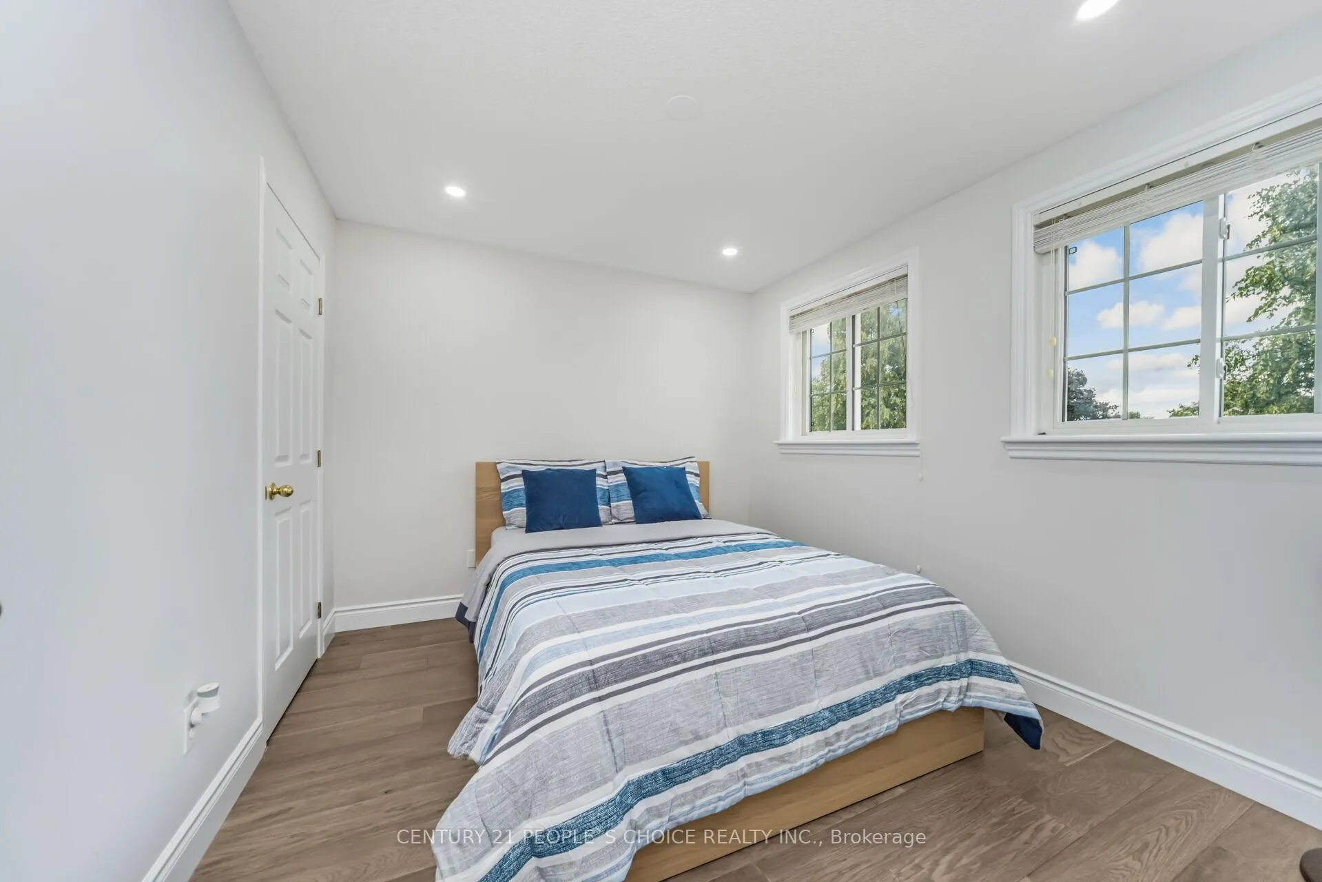 Photo 32 of 10 Hillgarden Drive, Hamilton, Stoney Creek — HOMEH