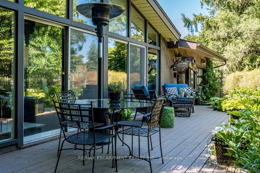 Photo 1 of 858 Montgomery Drive, Hamilton, Ancaster — HOMEH