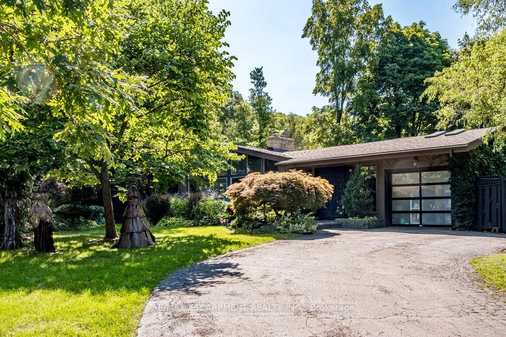 Photo 4 of 858 Montgomery Drive, Hamilton, Ancaster — HOMEH