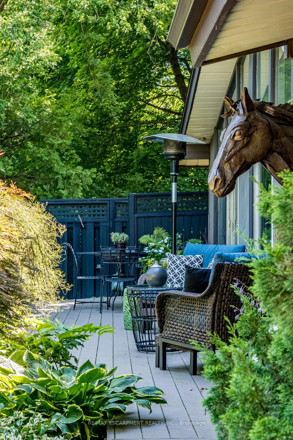 Photo 5 of 858 Montgomery Drive, Hamilton, Ancaster — HOMEH