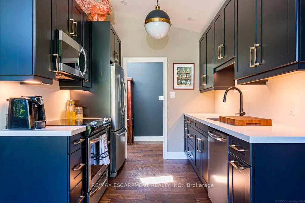 Photo 15 of 858 Montgomery Drive, Hamilton, Ancaster — HOMEH