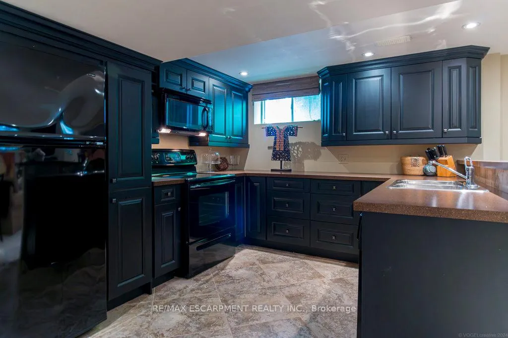 Photo 29 of 858 Montgomery Drive, Hamilton, Ancaster — HOMEH