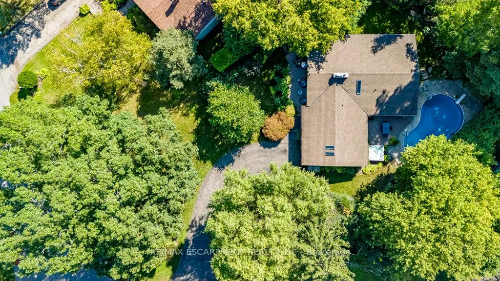 Photo 32 of 858 Montgomery Drive, Hamilton, Ancaster — HOMEH